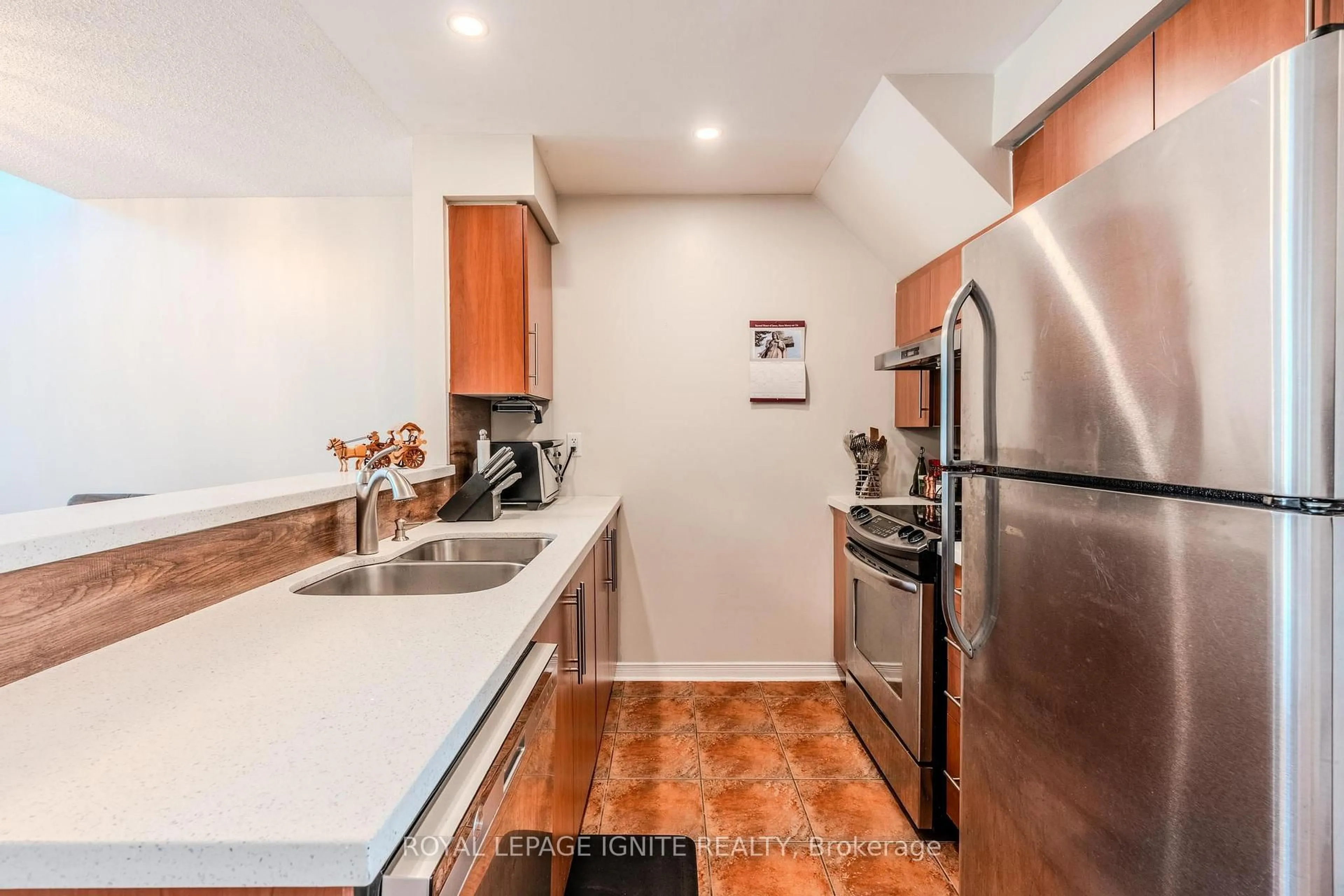 Standard kitchen, ceramic/tile floor for 120 Petra Way #3, Whitby Ontario L1R 0A2