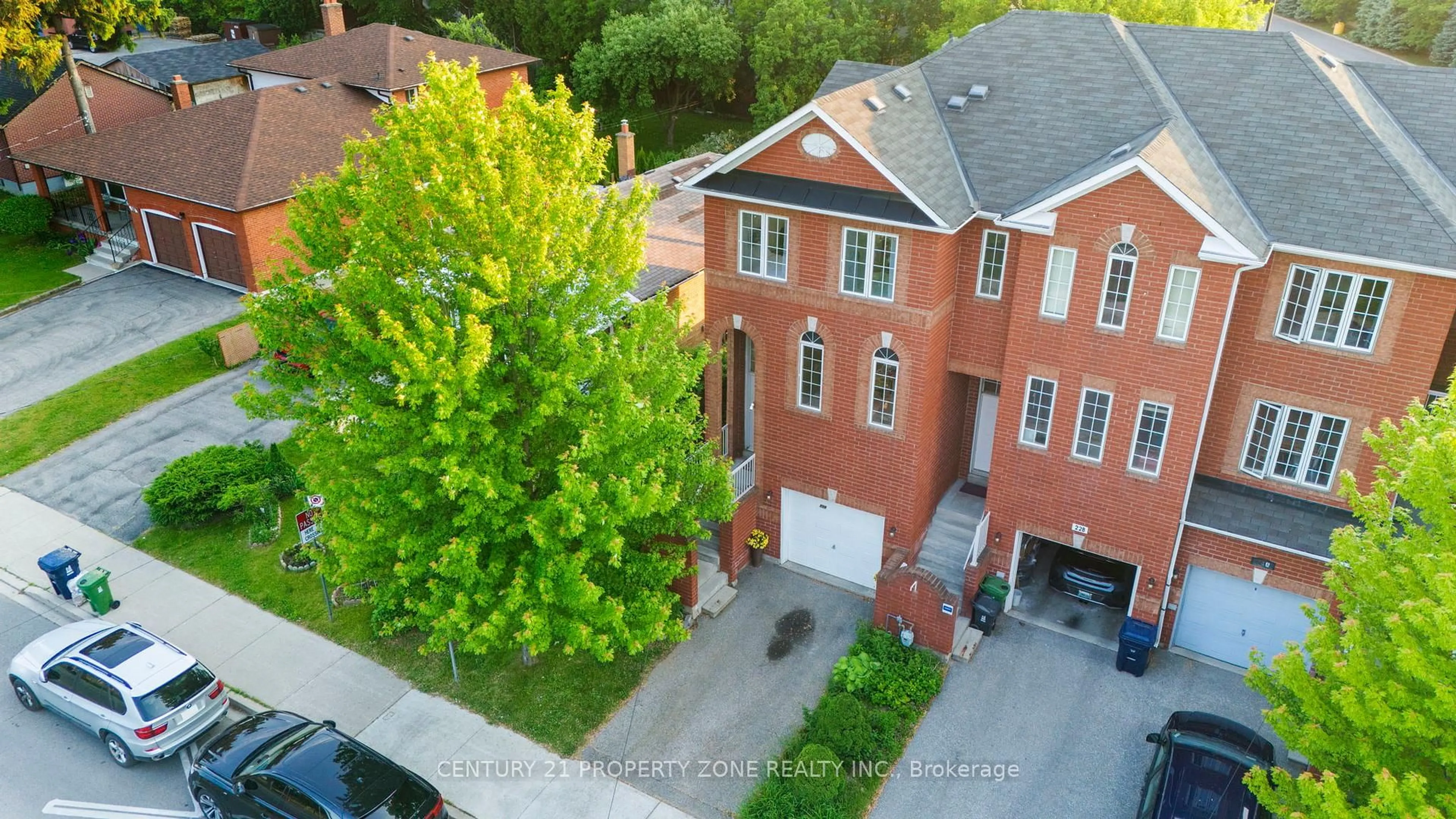A pic from outside/outdoor area/front of a property/back of a property/a pic from drone, street for 22A Beachell St, Toronto Ontario M1J 3B2
