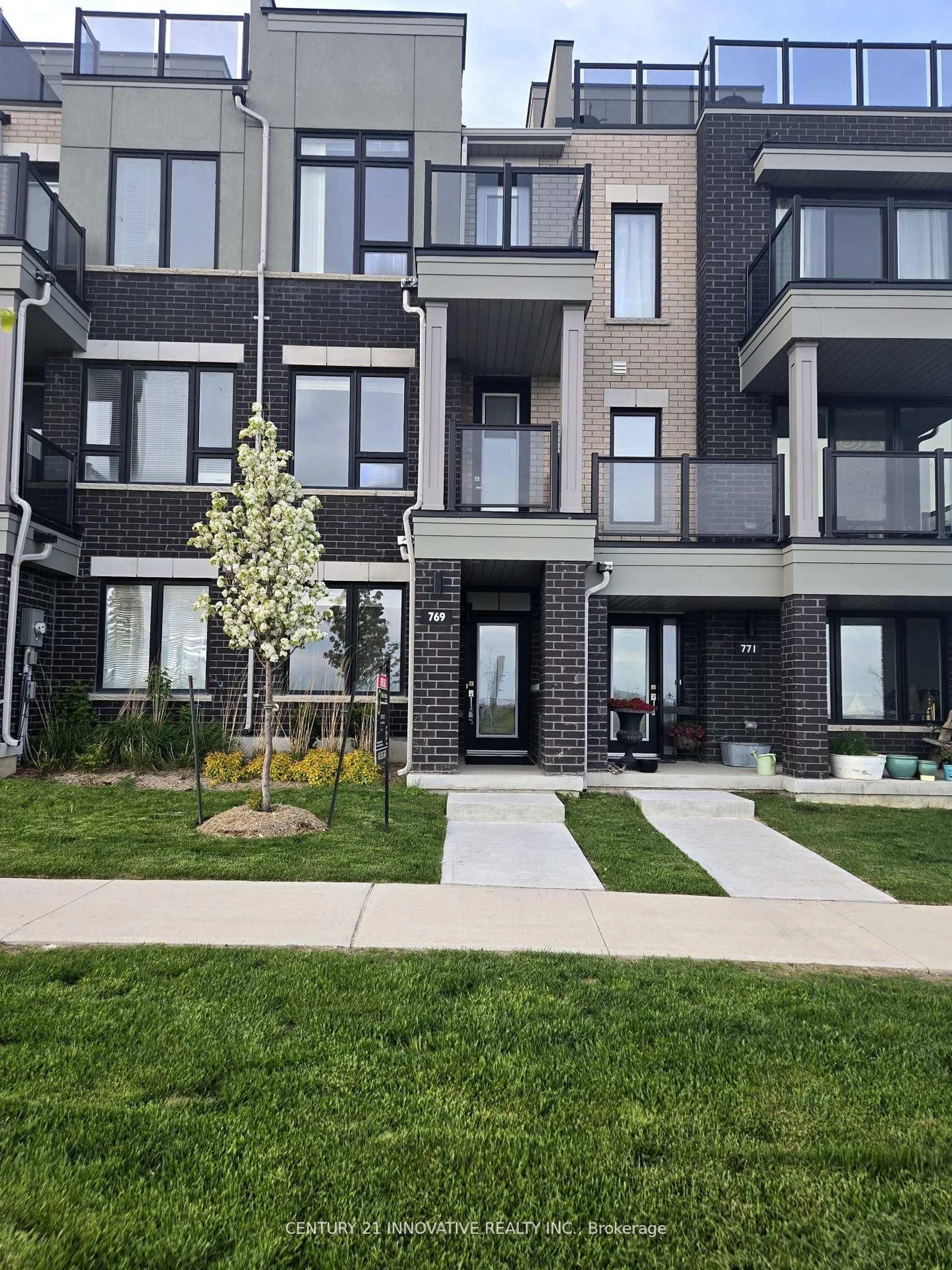 Patio, street for 769 Port Darlington Rd, Clarington Ontario L1C 7G4