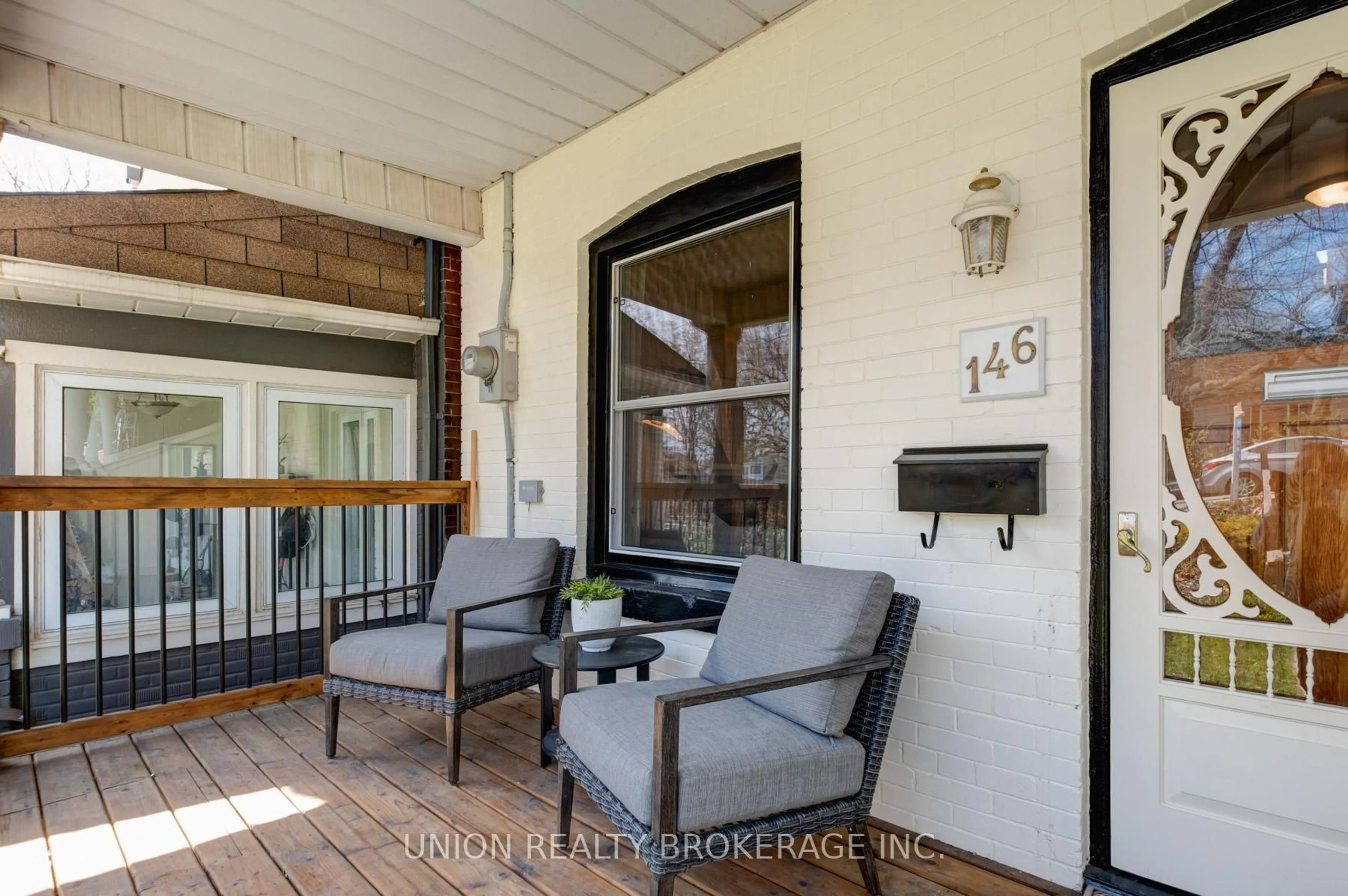 Patio, street for 146 Beech Ave, Toronto Ontario M4E 3H6