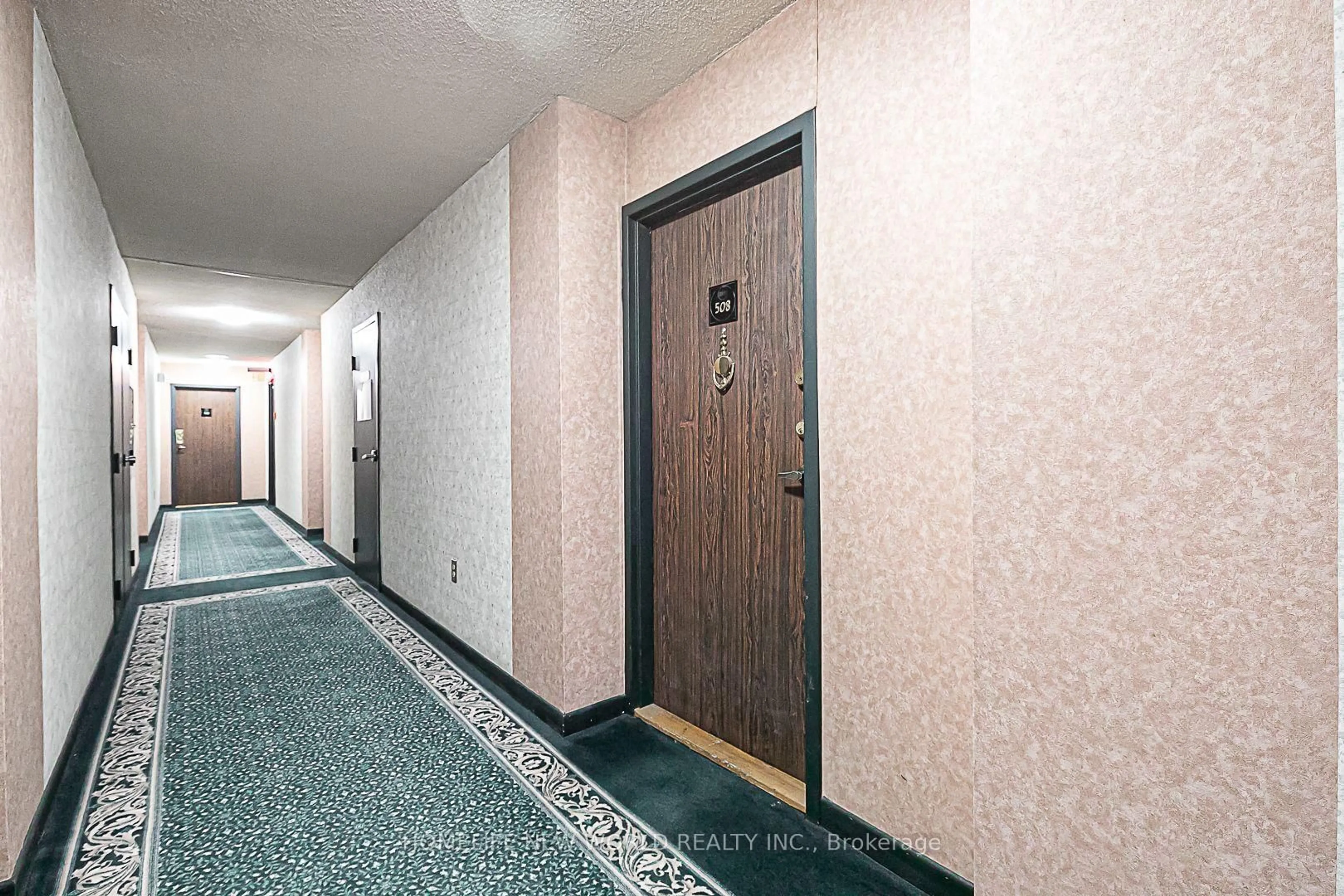 Indoor foyer for 2365 Kennedy Rd #508, Toronto Ontario M1T 3S6