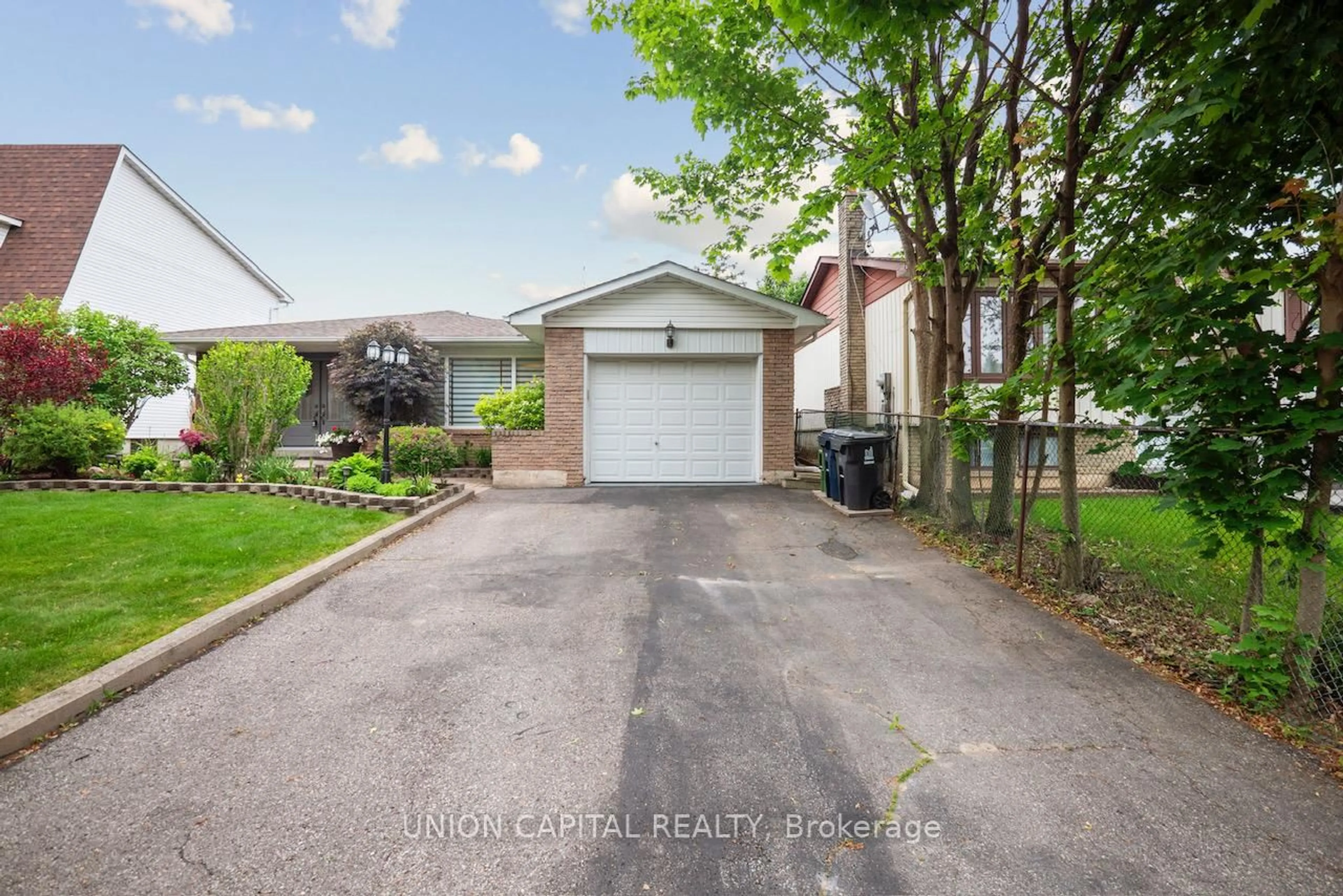 A pic from outside/outdoor area/front of a property/back of a property/a pic from drone, street for 107 White Heather Blvd, Toronto Ontario M1V 1P9