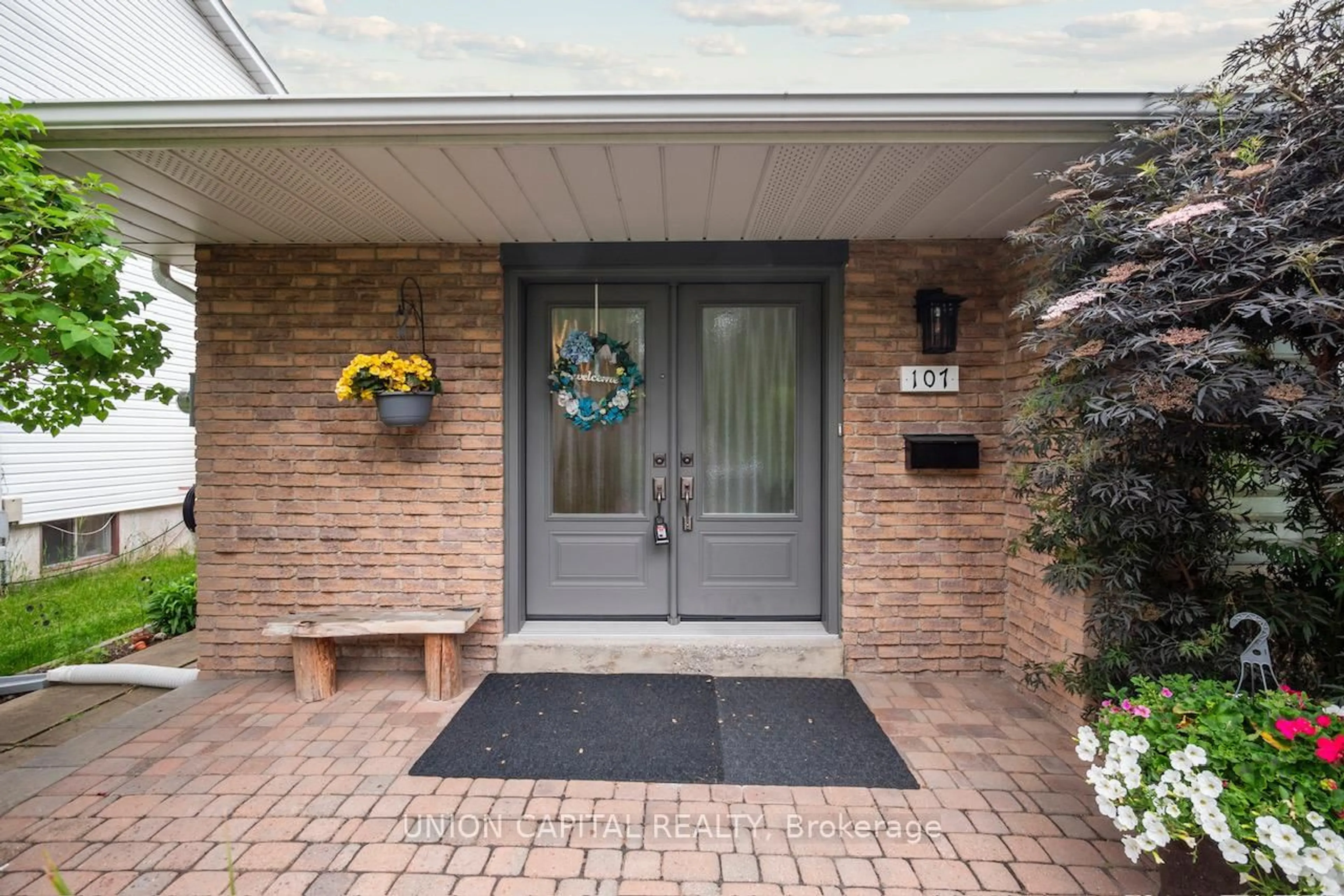 Indoor entryway for 107 White Heather Blvd, Toronto Ontario M1V 1P9