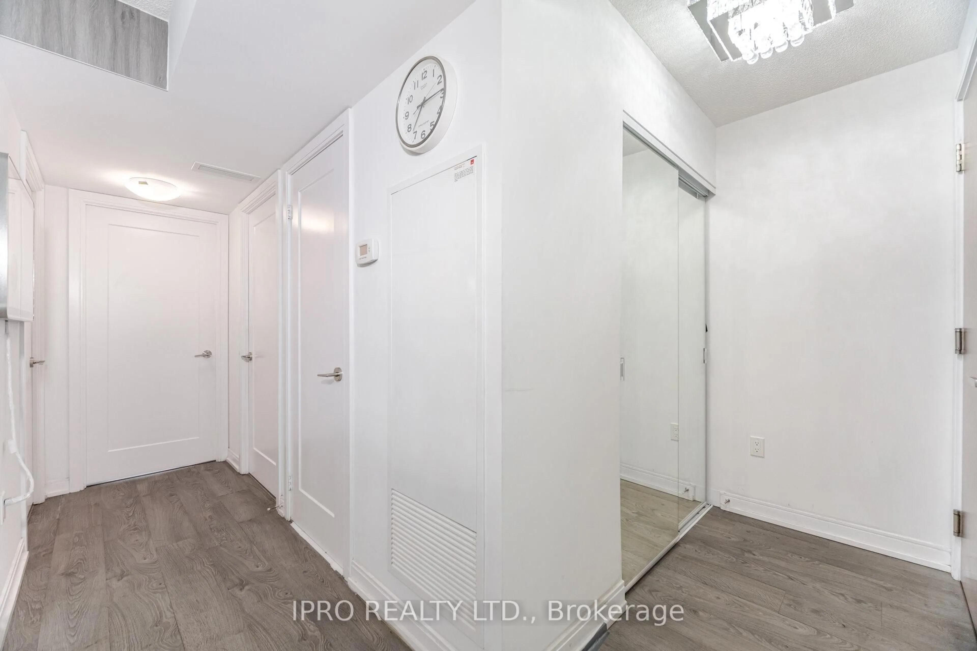 A pic of a room for 275 Village Green Sq #1722, Toronto Ontario M1S 0L8