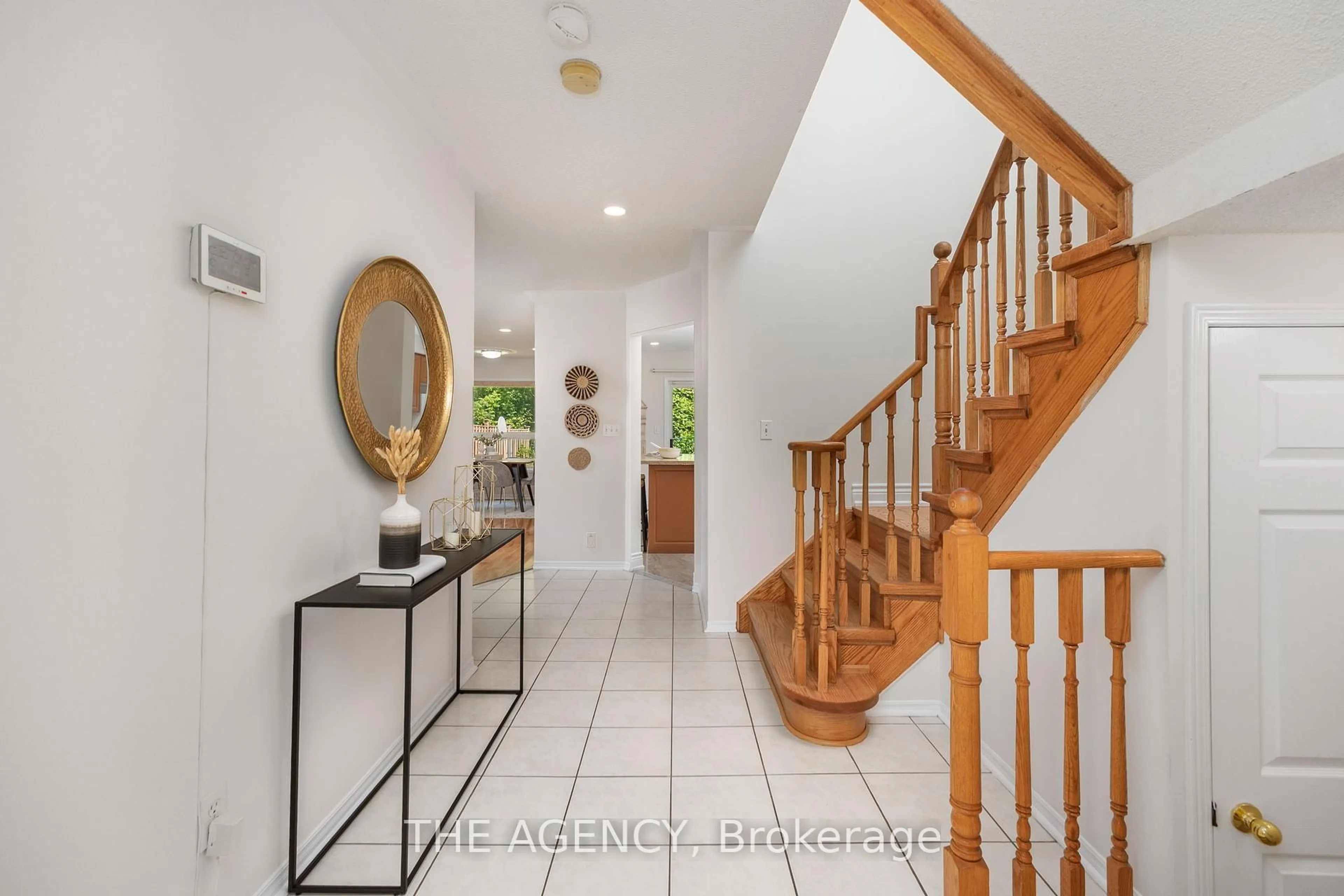Indoor entryway for 43 Castlethorpe Dr, Toronto Ontario M1M 3X1