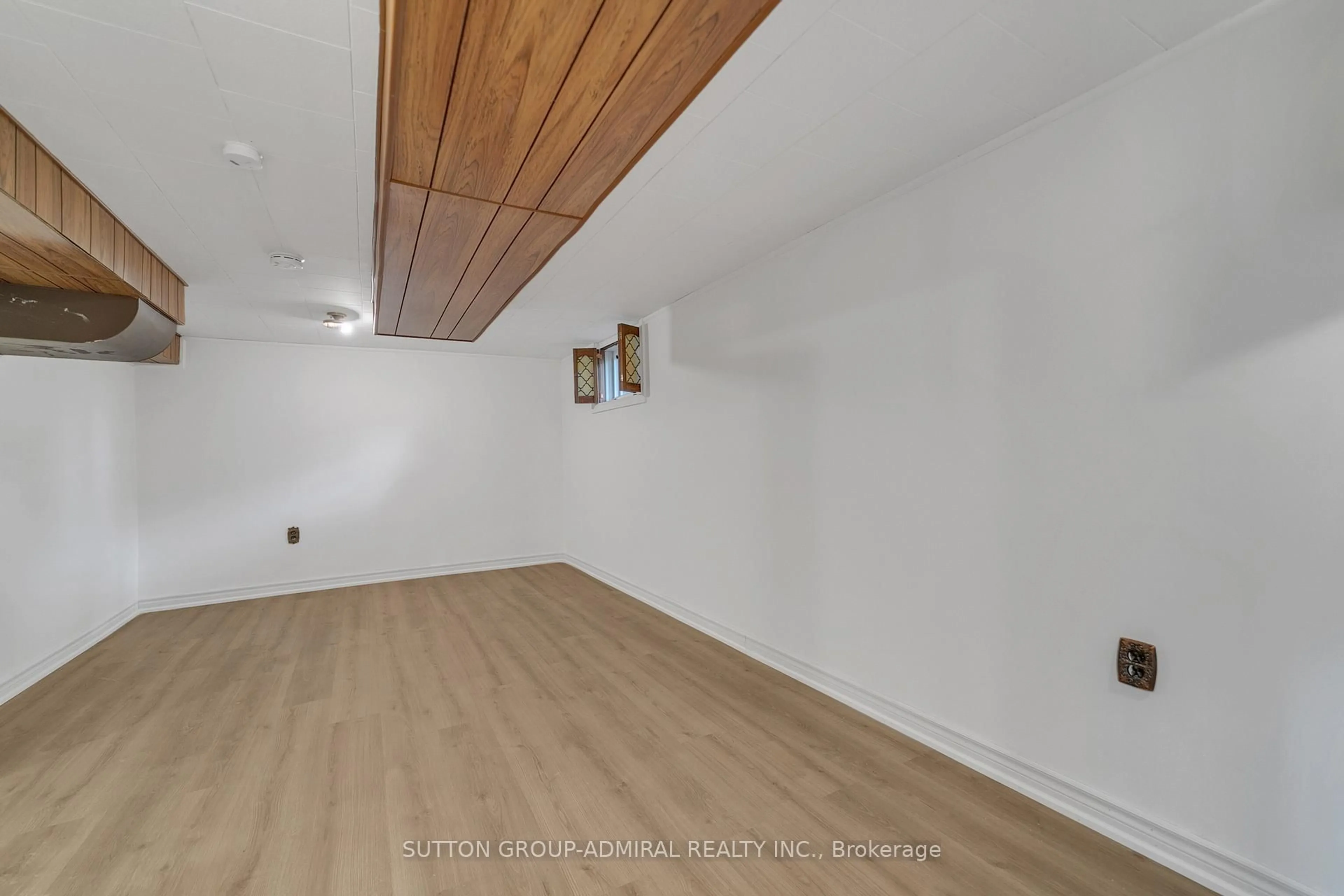 A pic of a room for 212 St. Peter St, Whitby Ontario L1N 1J3