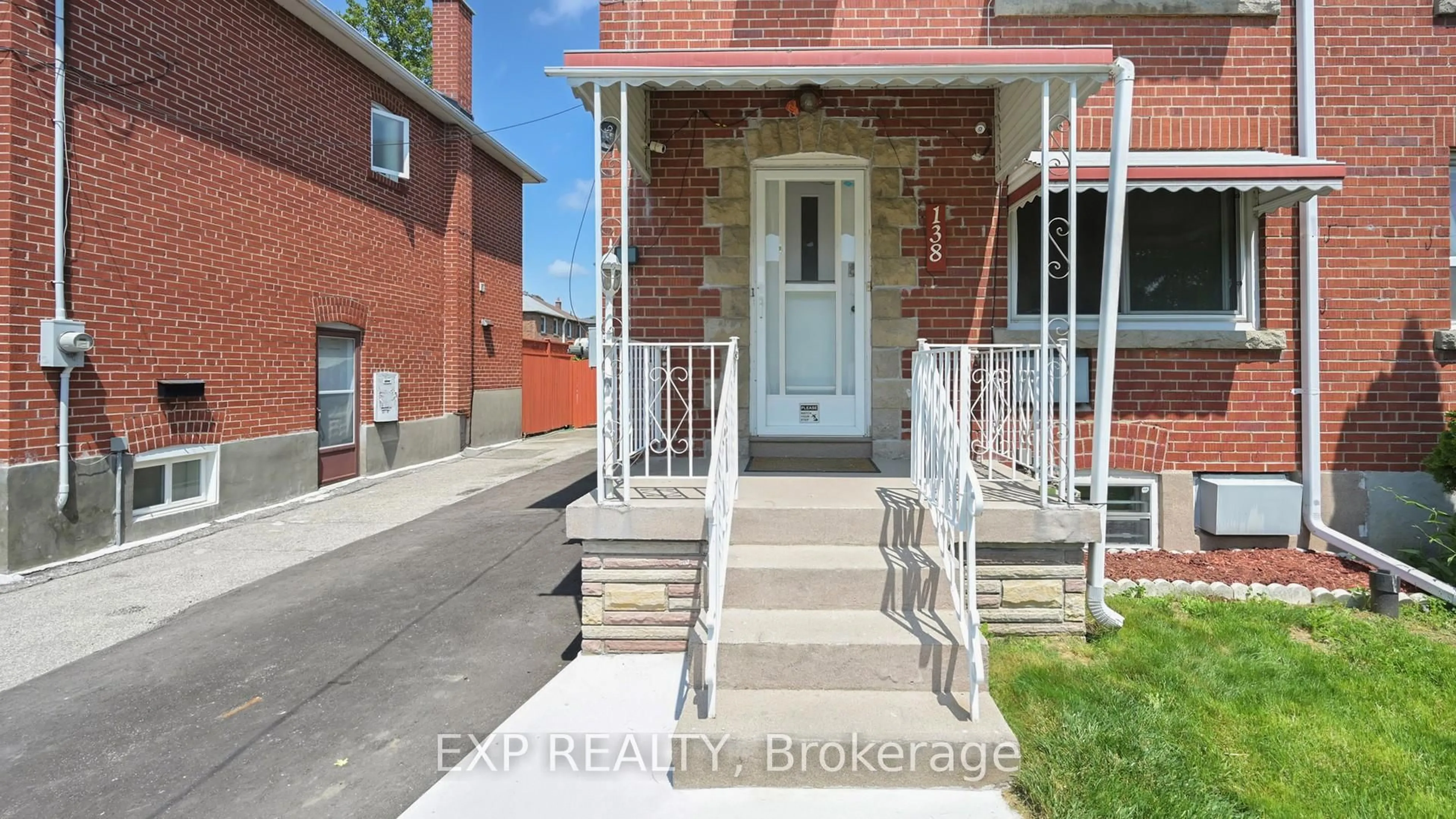Home with brick exterior material, street for 138 Park St, Toronto Ontario M1N 2P5