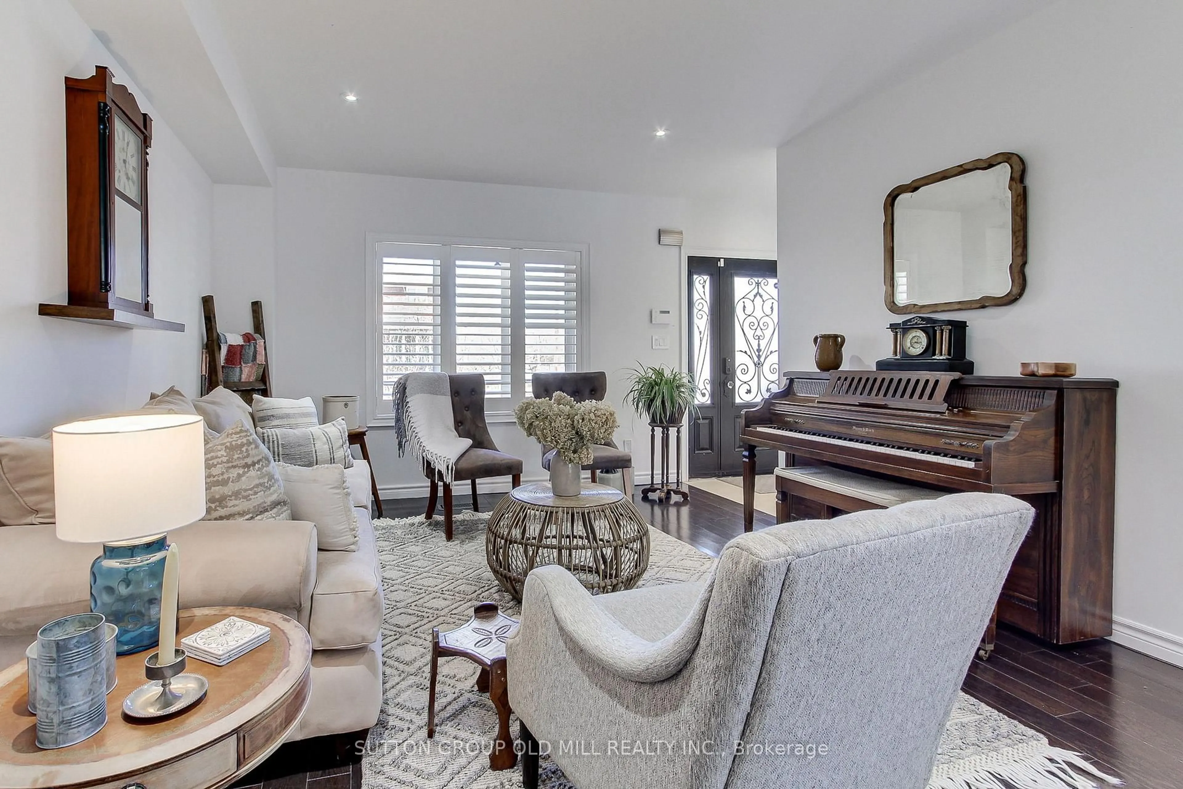 Living room with furniture, unknown for 25 Savoy Ave, Toronto Ontario M4C 2X4