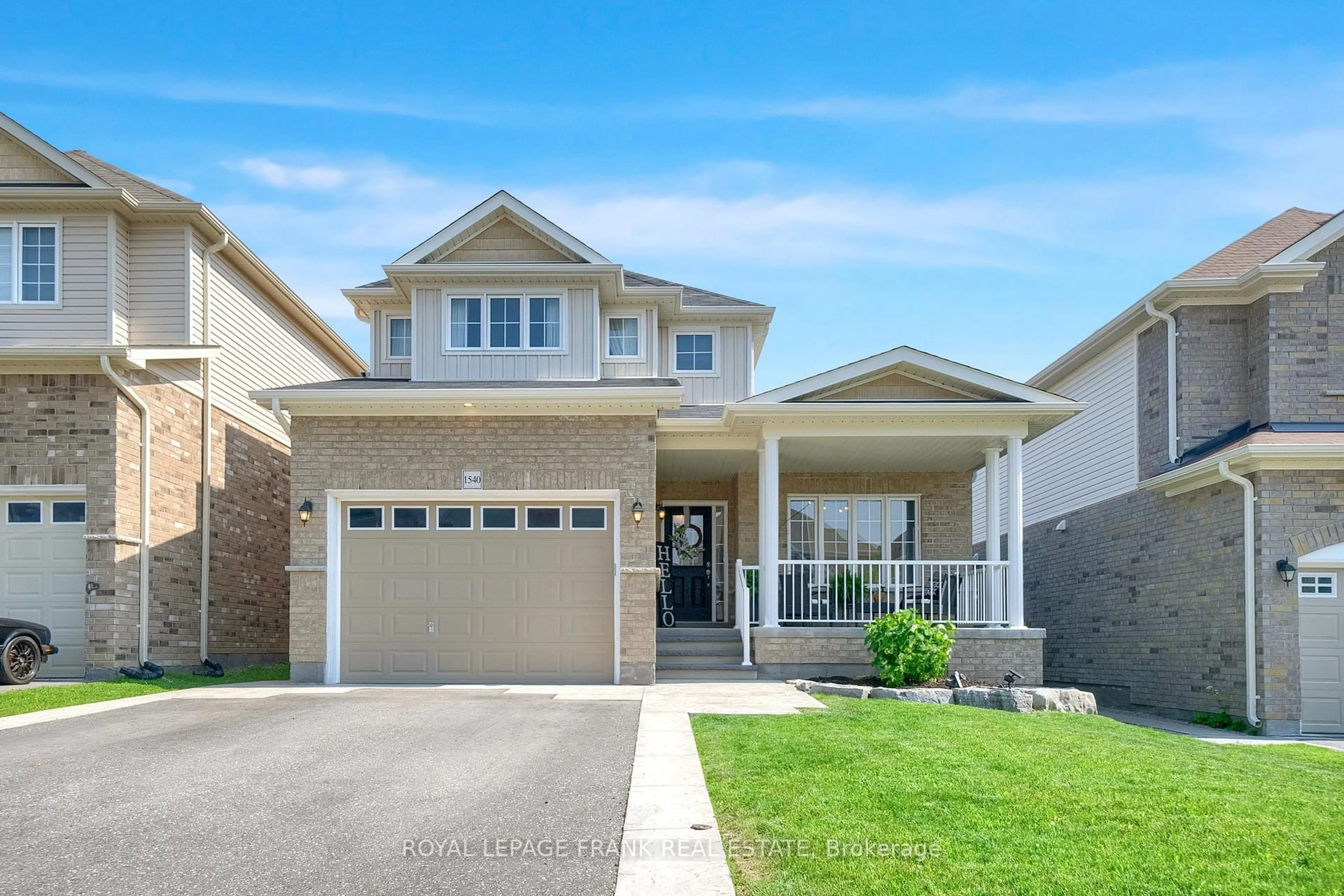 Home with vinyl exterior material, street for 1540 Dunedin Cres, Oshawa Ontario L1K 0T9