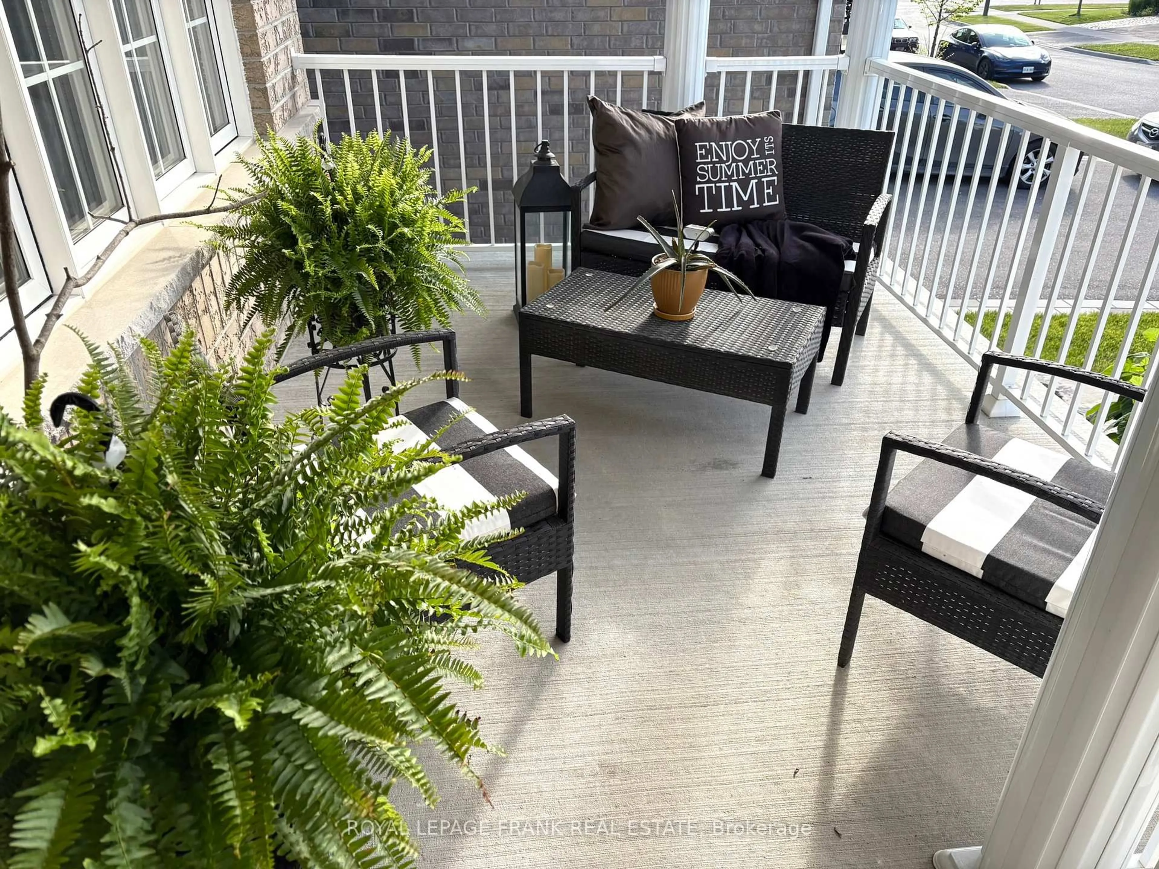 Patio, street for 1540 Dunedin Cres, Oshawa Ontario L1K 0T9