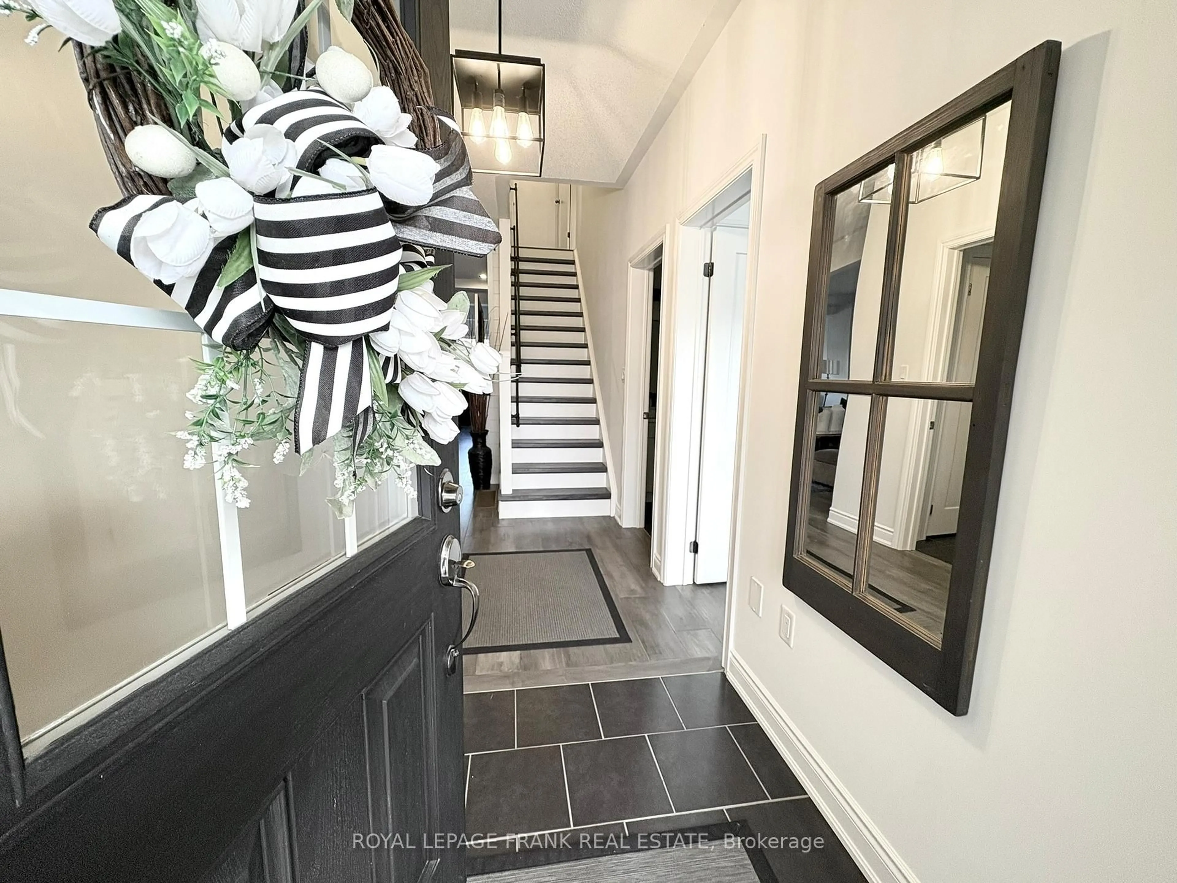 Indoor entryway for 1540 Dunedin Cres, Oshawa Ontario L1K 0T9