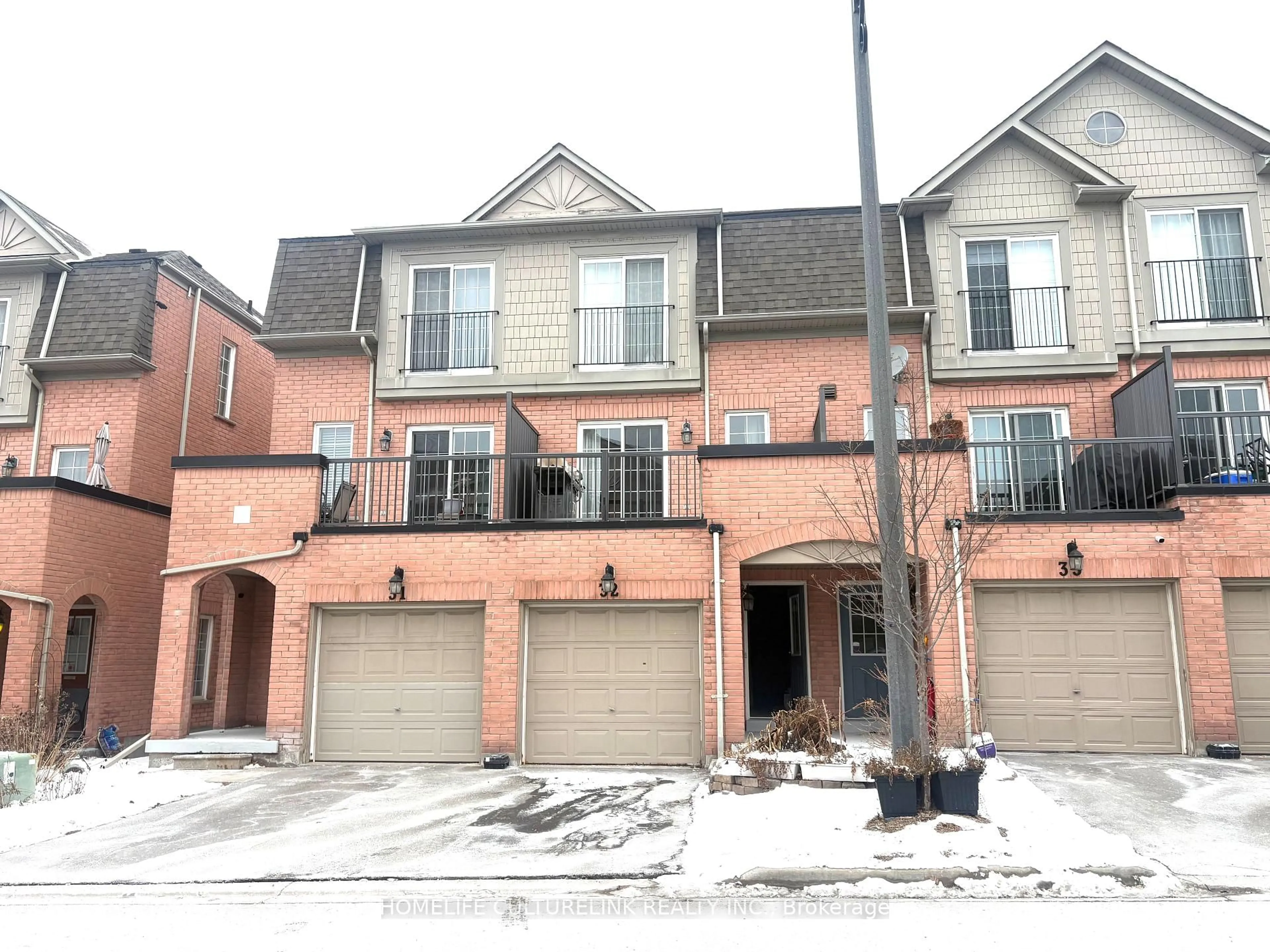 Unknown for 1100 Begley St #32, Pickering Ontario L1W 4B3