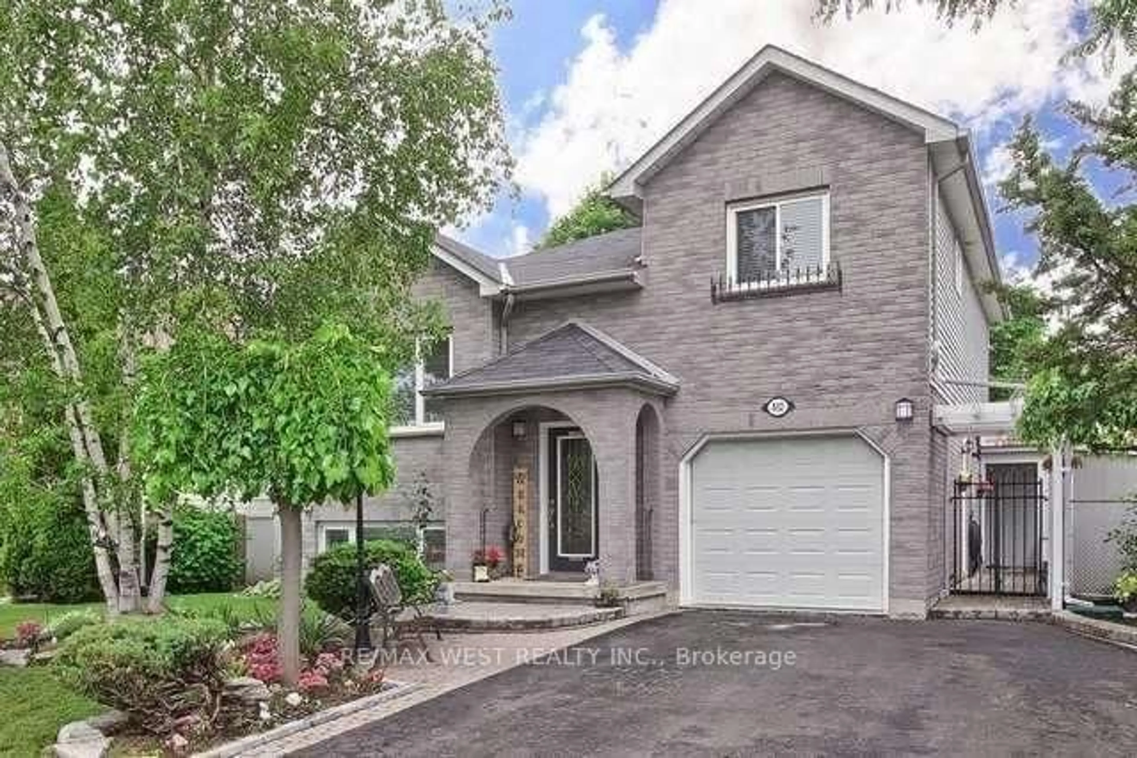 Home with brick exterior material, street for 852 Beatrice St, Oshawa Ontario L1K 2H7