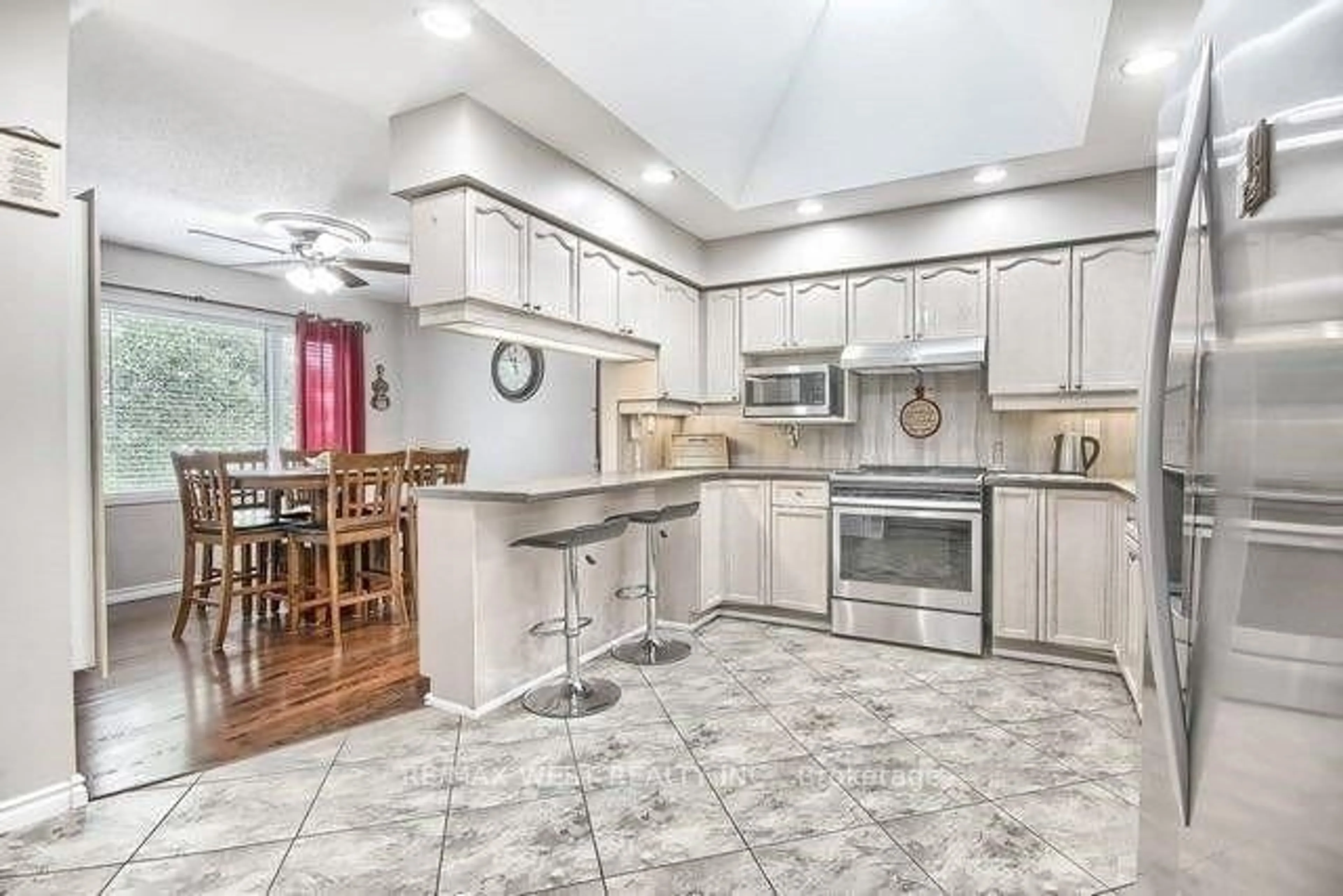 Open concept kitchen, ceramic/tile floor for 852 Beatrice St, Oshawa Ontario L1K 2H7