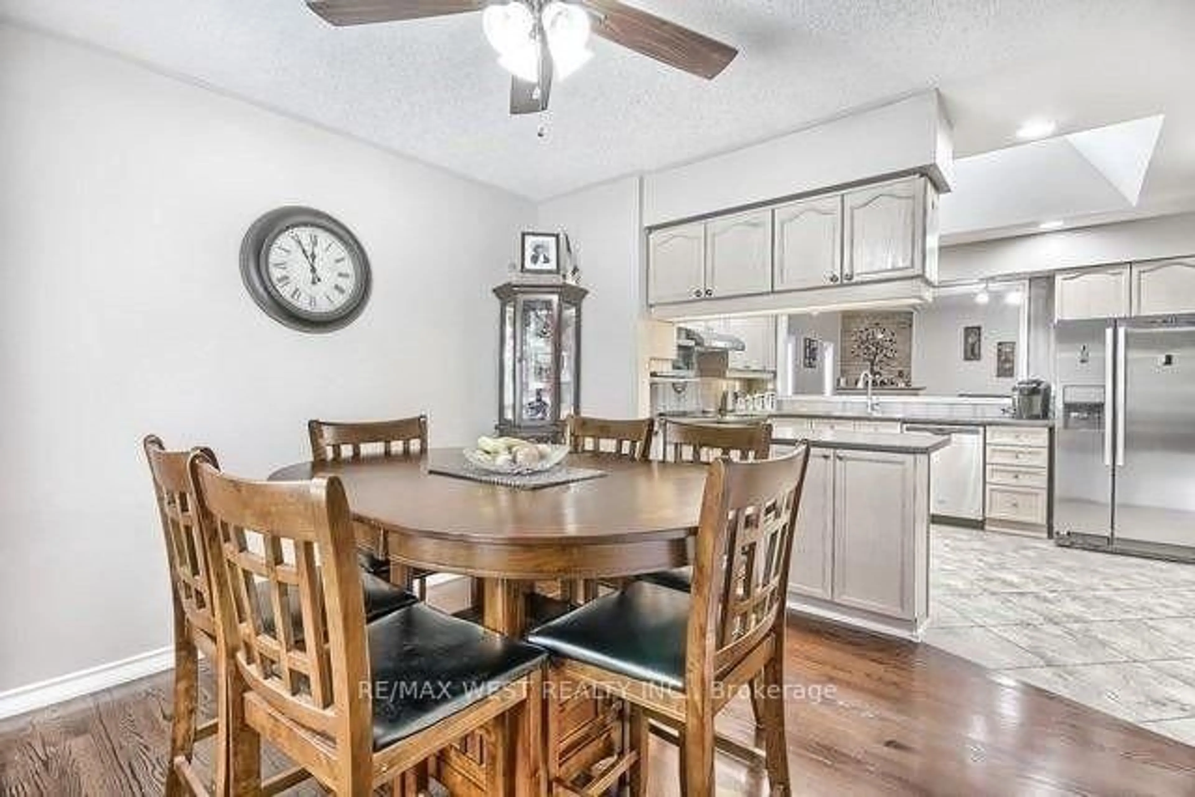 Open concept kitchen, unknown for 852 Beatrice St, Oshawa Ontario L1K 2H7