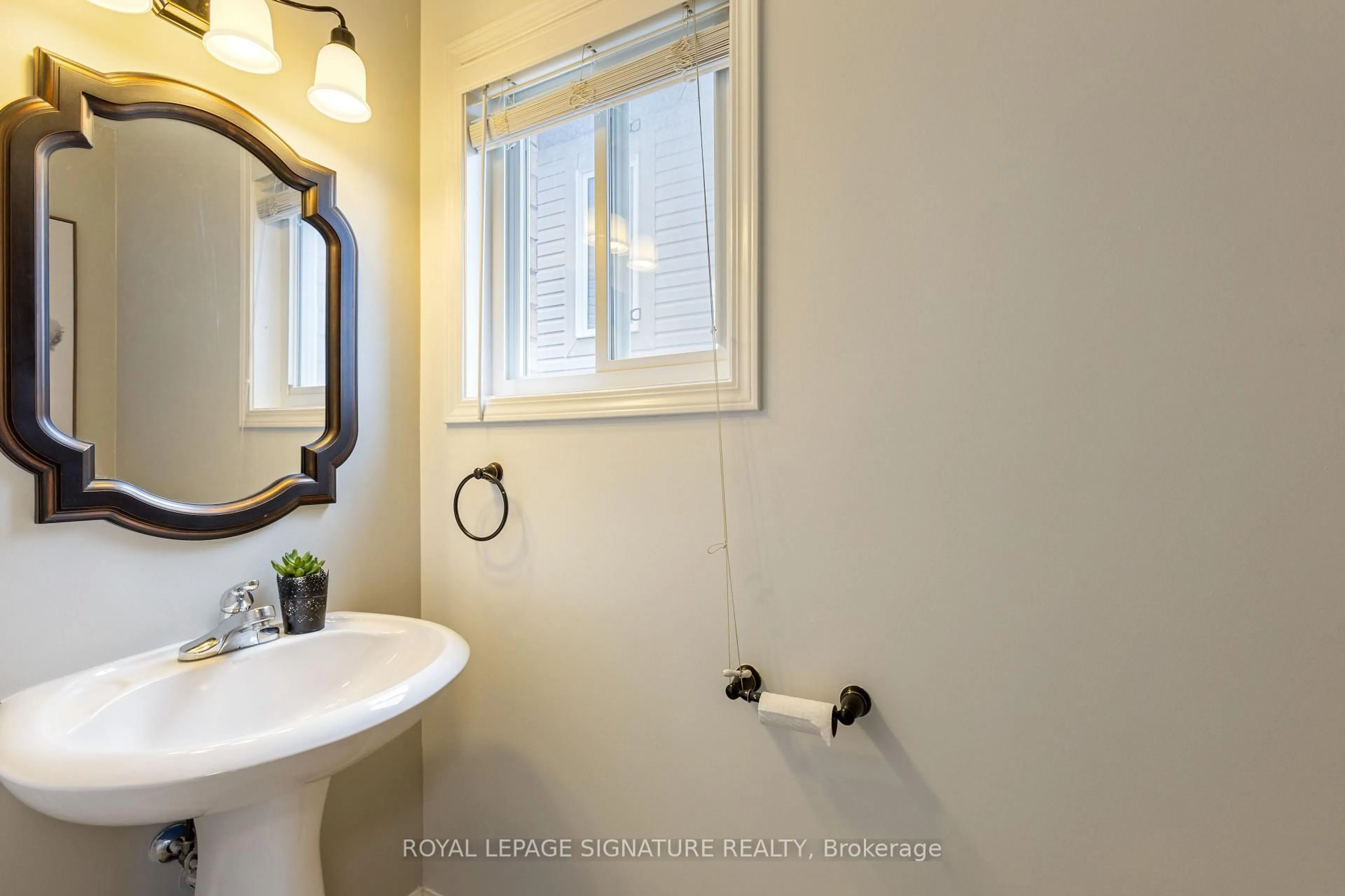 Standard bathroom, ceramic/tile floor for 27 Lunney Cres, Clarington Ontario L1C 5P1