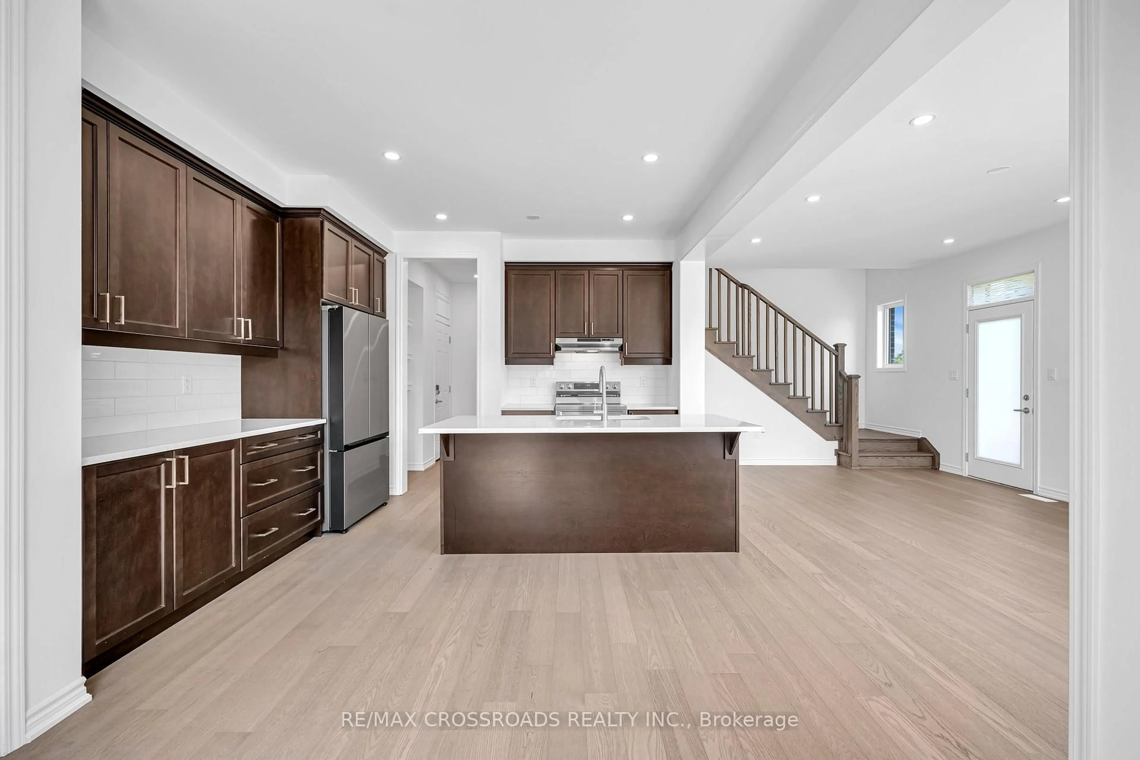 Open concept kitchen, unknown for 1451 Mourning Dove Lane, Pickering Ontario L1X 0N8