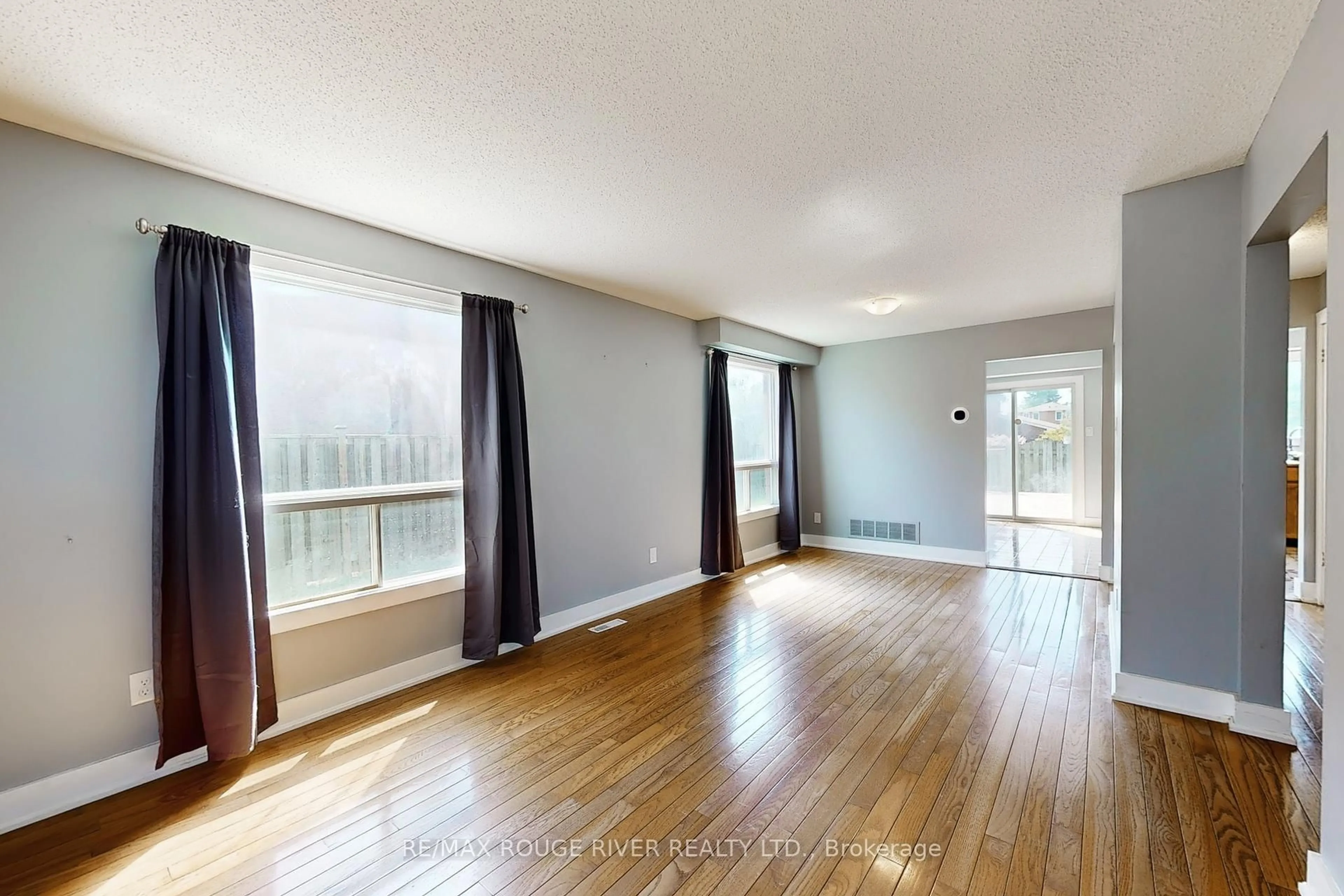 A pic of a room for 11 GRANDHALL Crt, Toronto Ontario M1C 3N6