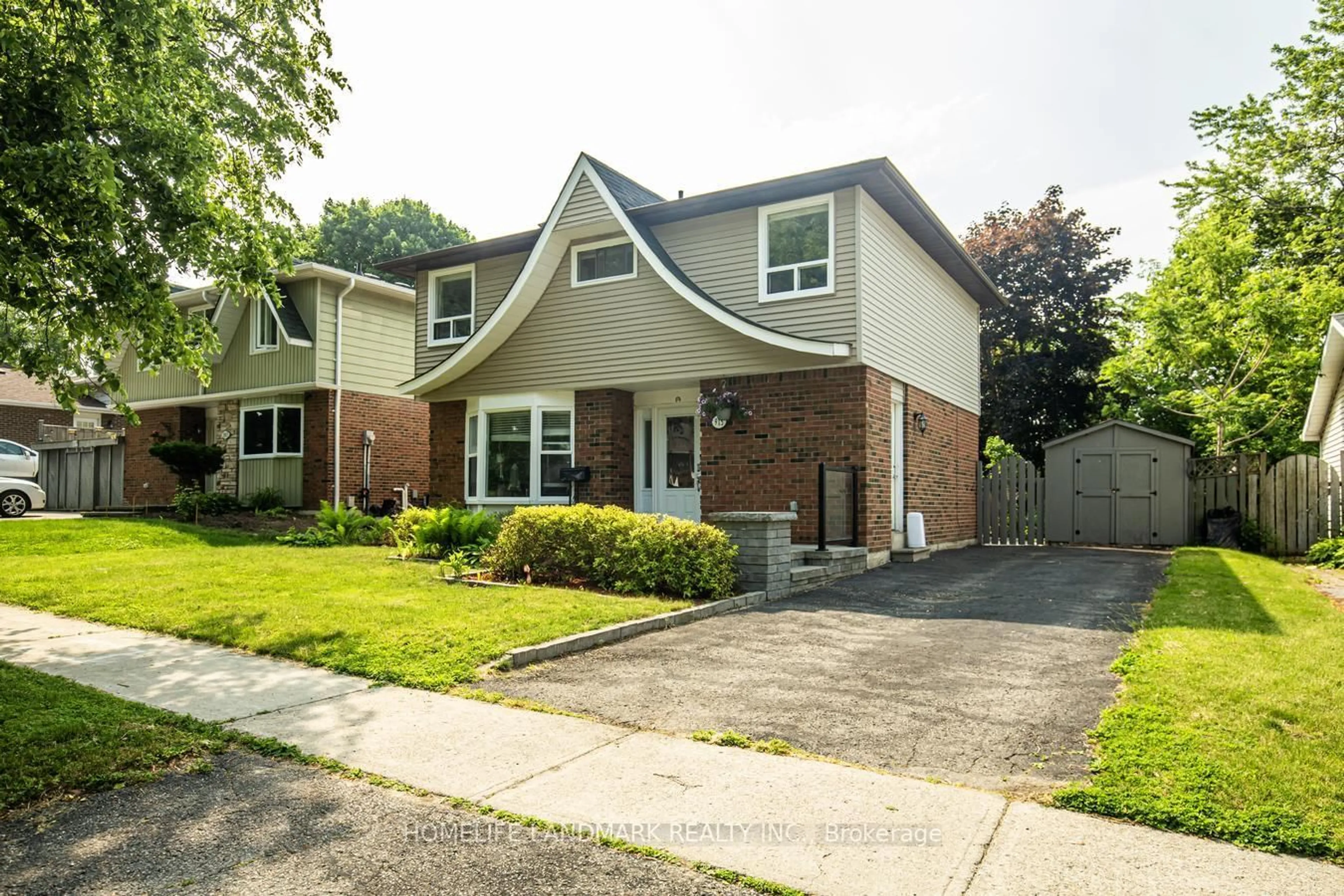 Home with brick exterior material, street for 915 Harding St, Whitby Ontario L1N 1Y6