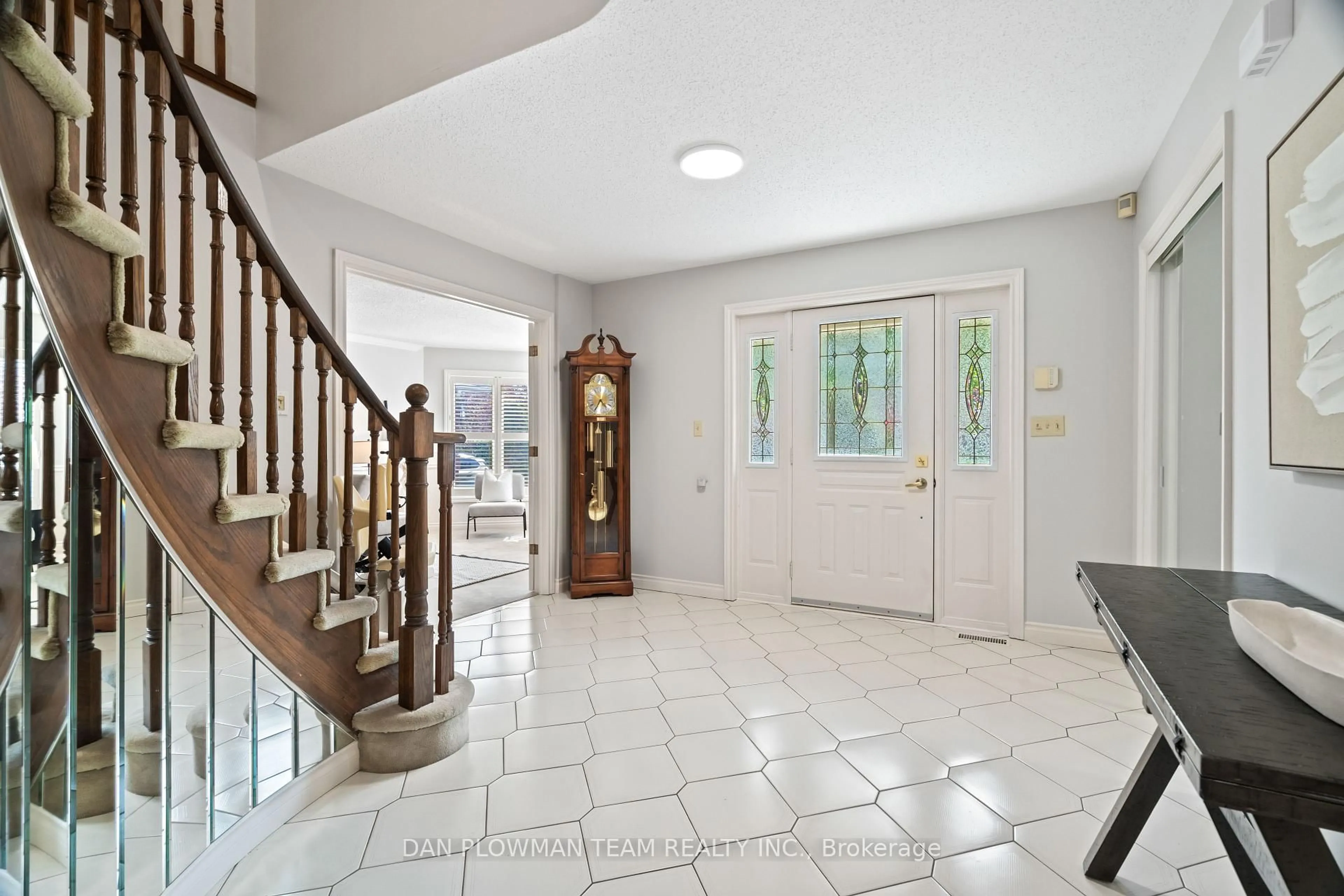 Indoor foyer for 132 Samac Tr, Oshawa Ontario L1G 7V9