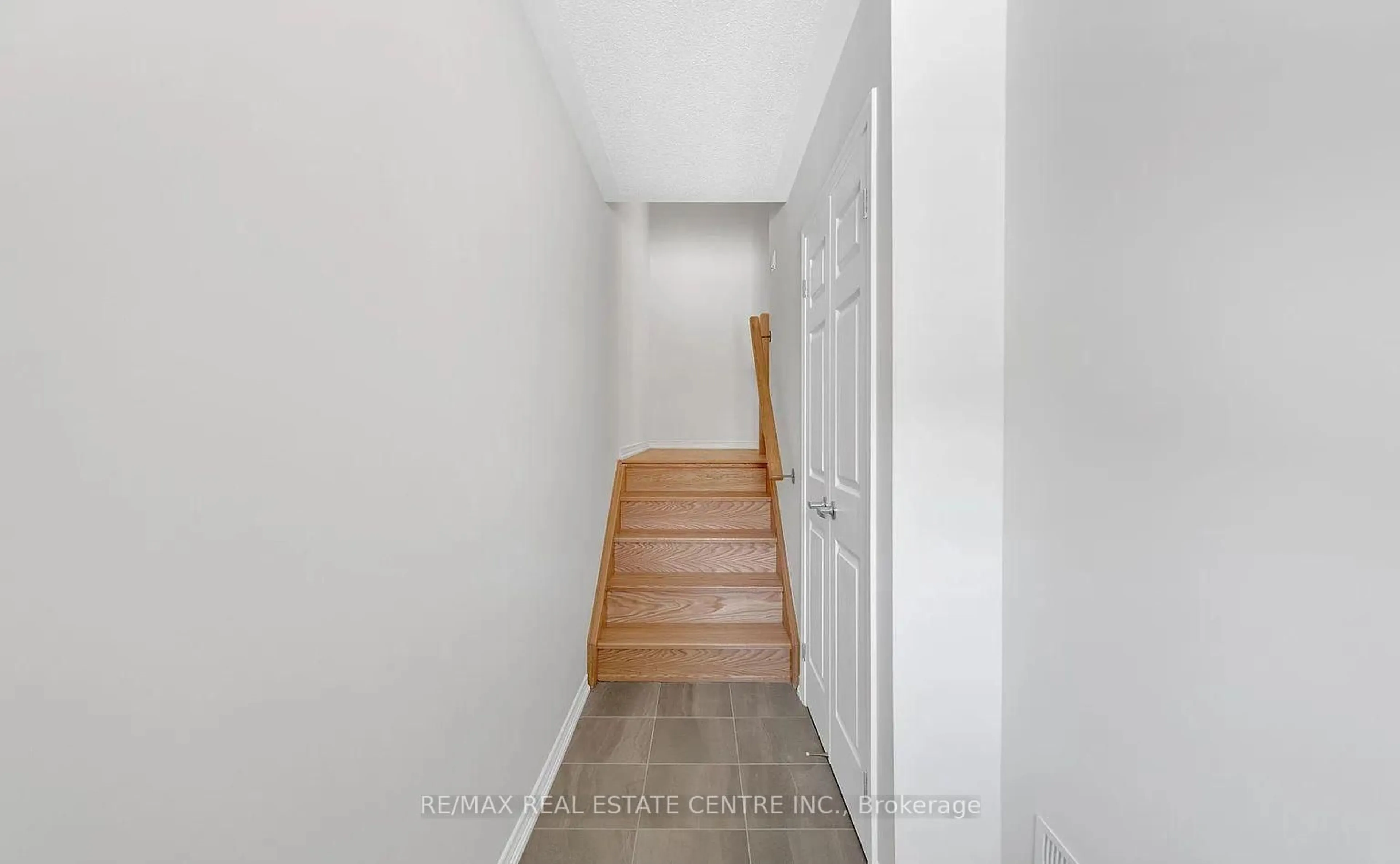 Unknown for 302 Coronation Rd, Whitby Ontario L1P 0K8