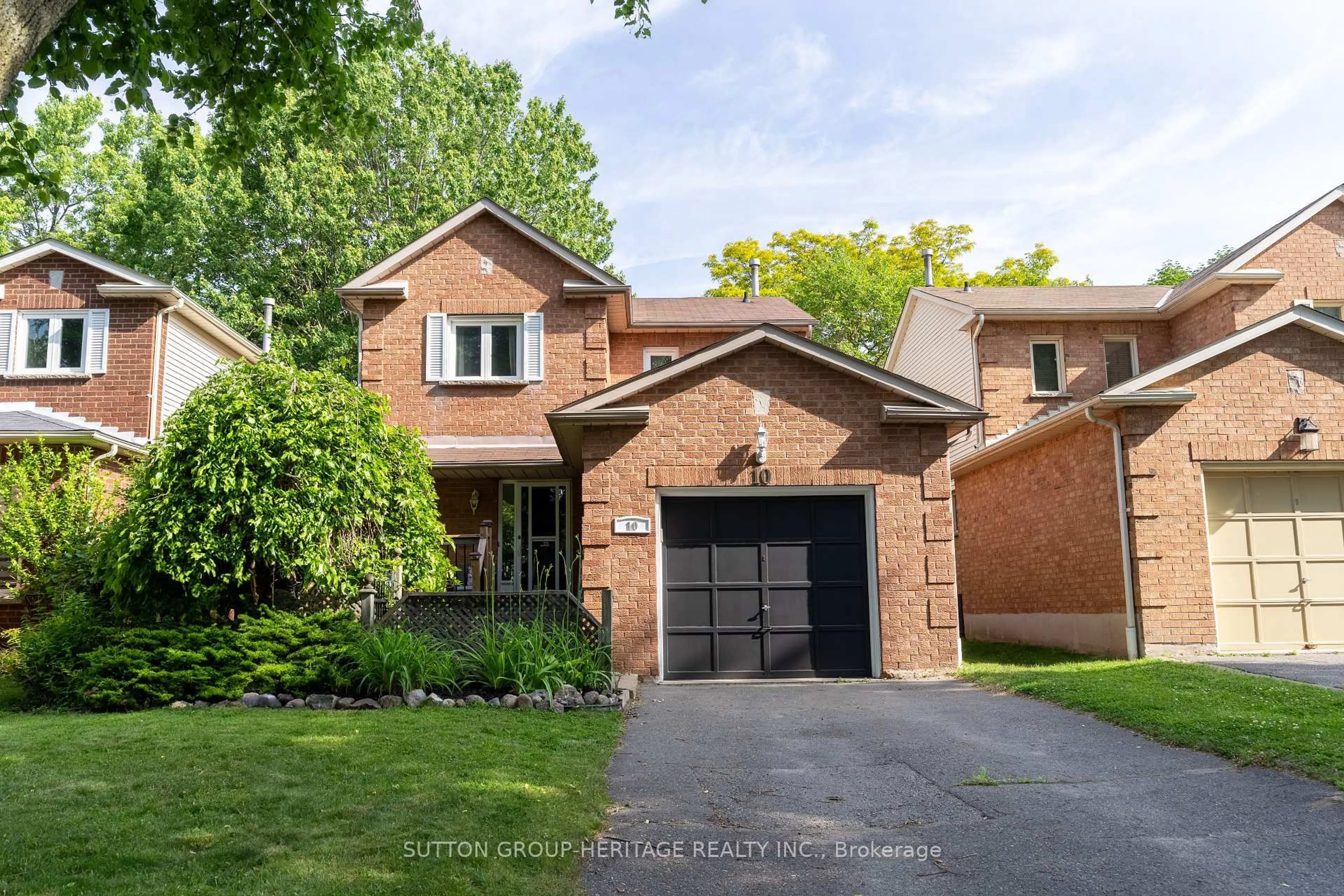 Home with brick exterior material, street for 10 HOUGHTON Crt, Whitby Ontario L1N 8Z6
