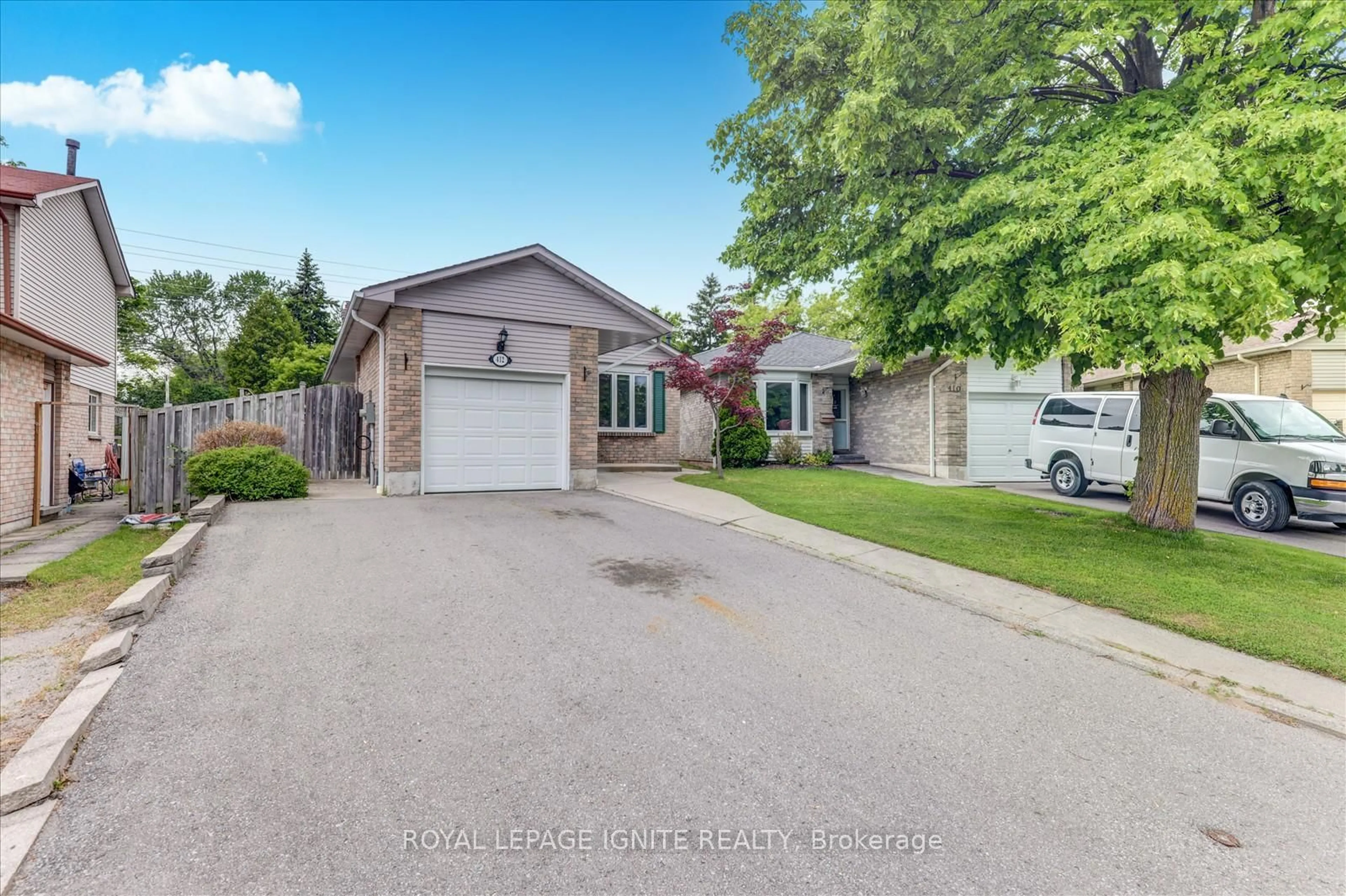 A pic from outside/outdoor area/front of a property/back of a property/a pic from drone, street for 412 Prince Of Wales Dr, Whitby Ontario L1N 6M9
