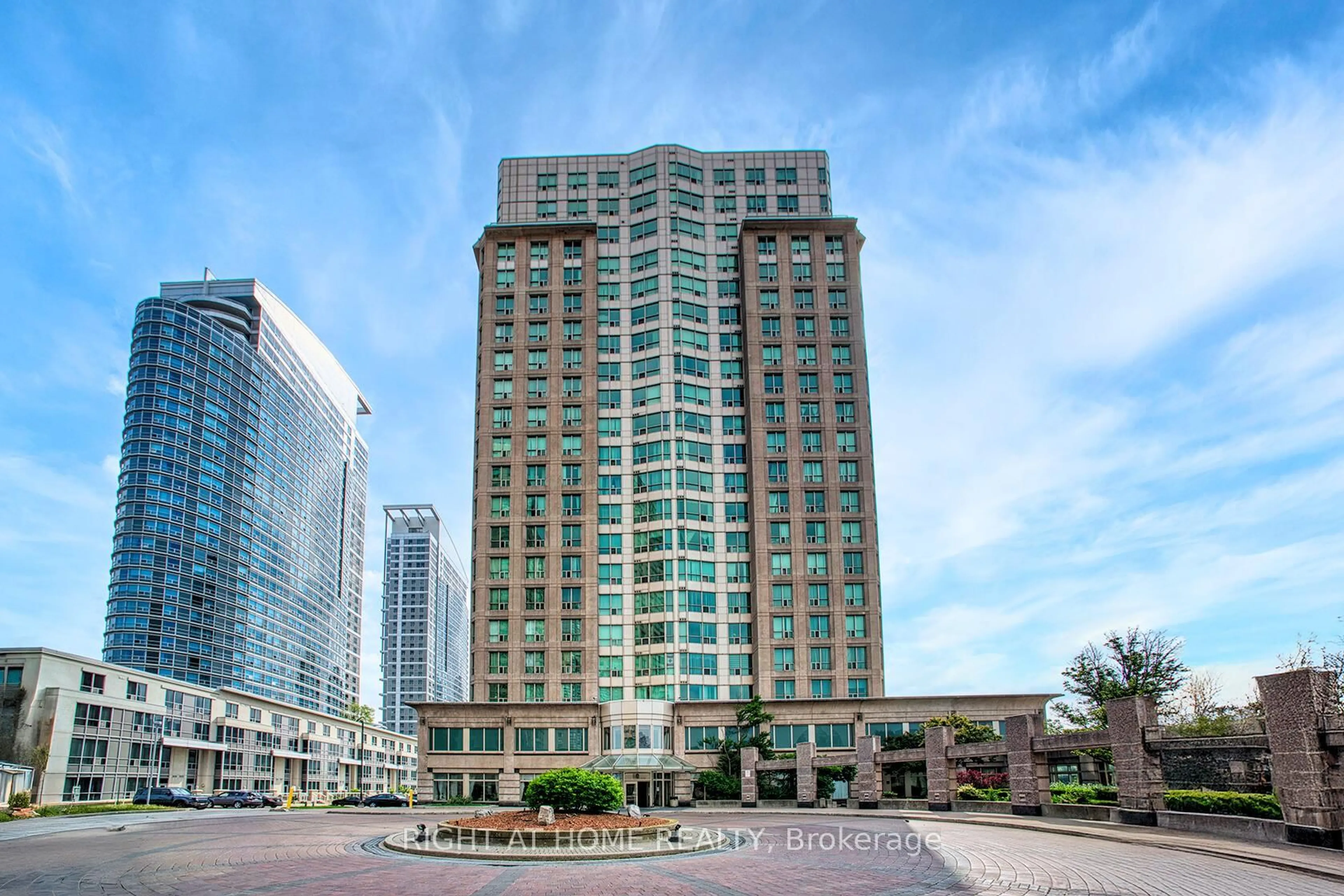 Indoor foyer for 8 Lee Centre Dr #913, Toronto Ontario M1H 3H8