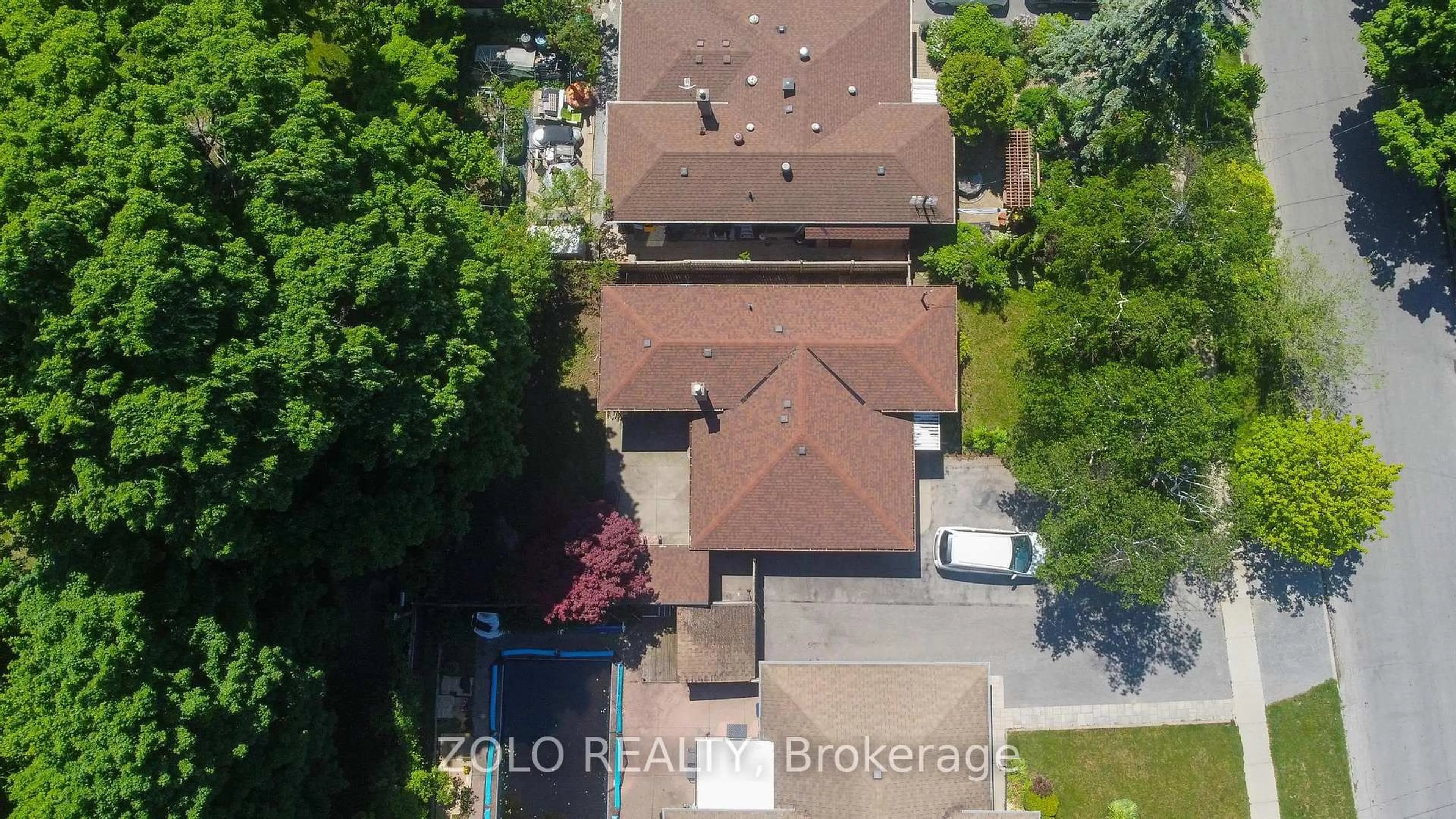A pic from outside/outdoor area/front of a property/back of a property/a pic from drone, city buildings view from balcony for 53 Morning Dew Rd, Toronto Ontario M1E 3X2