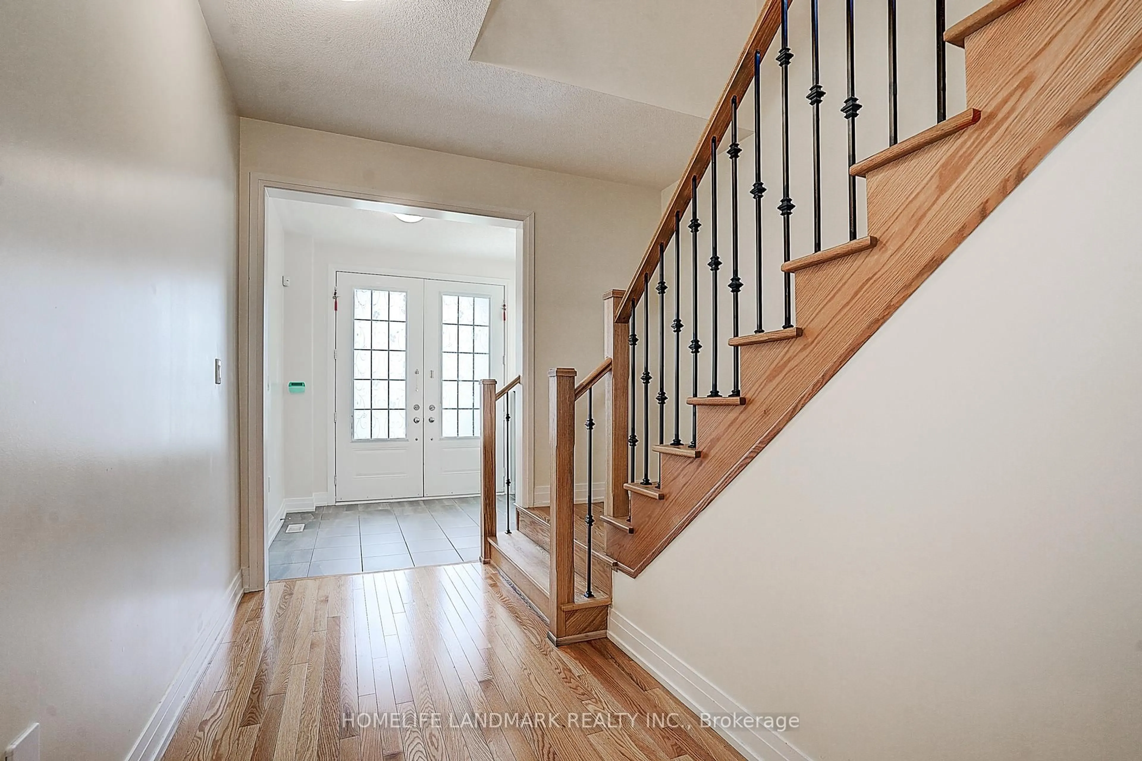 Indoor entryway for 21 Hayeraft St, Whitby Ontario L1P 0C6