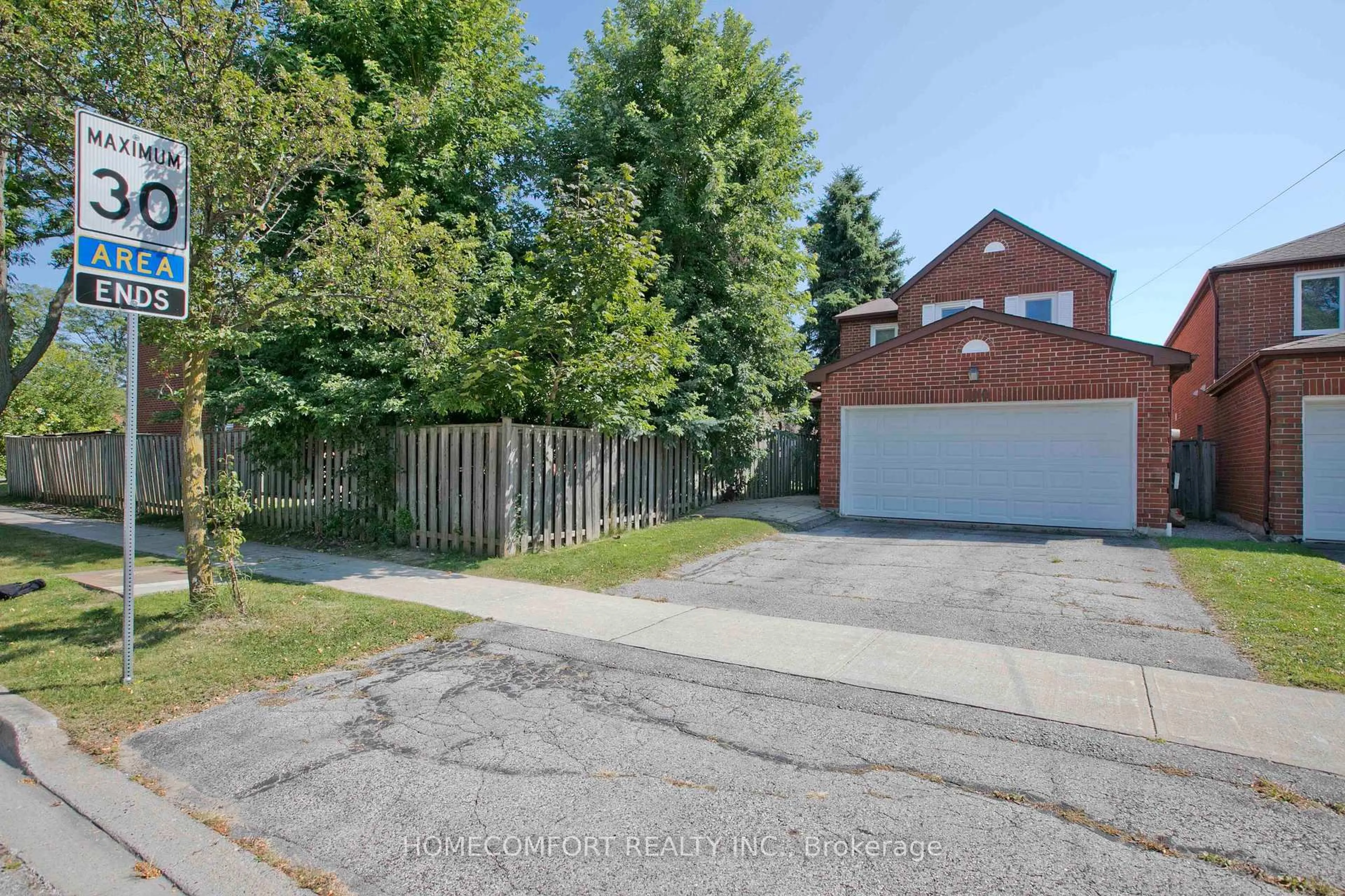 A pic from outside/outdoor area/front of a property/back of a property/a pic from drone, street for 100 Nettlecreek Cres, Toronto Ontario M1V 4K9