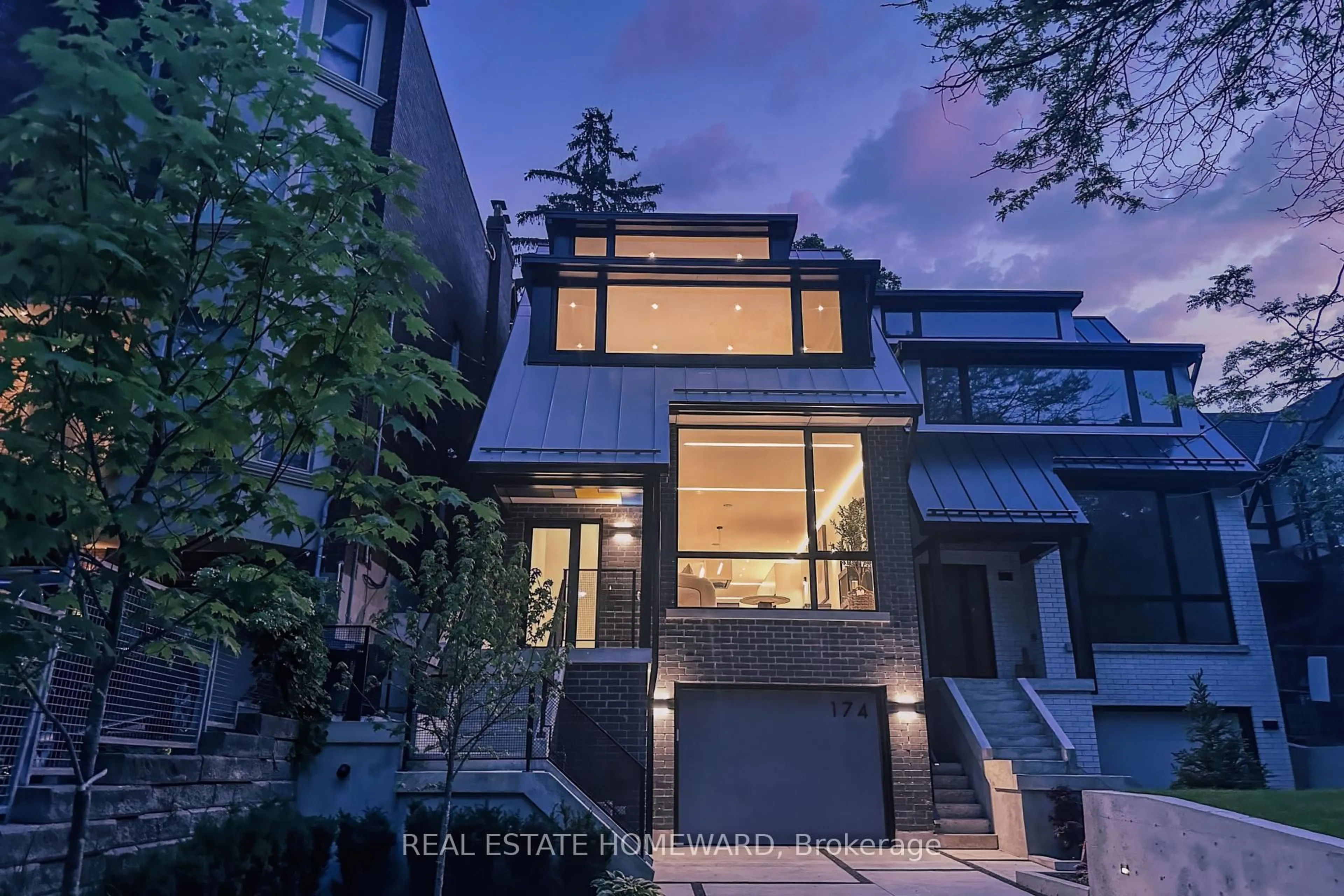 Stairs for 174 Kenilworth Ave, Toronto Ontario M4L 3S6