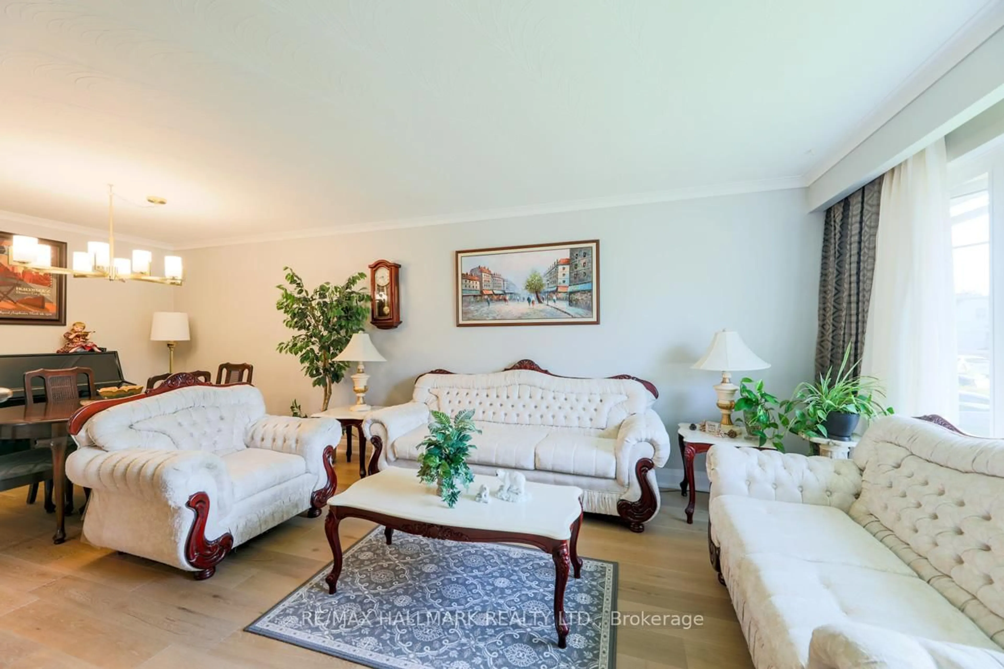 Living room with furniture, wood/laminate floor for 118 Newport Ave, Toronto Ontario M1L 1J5