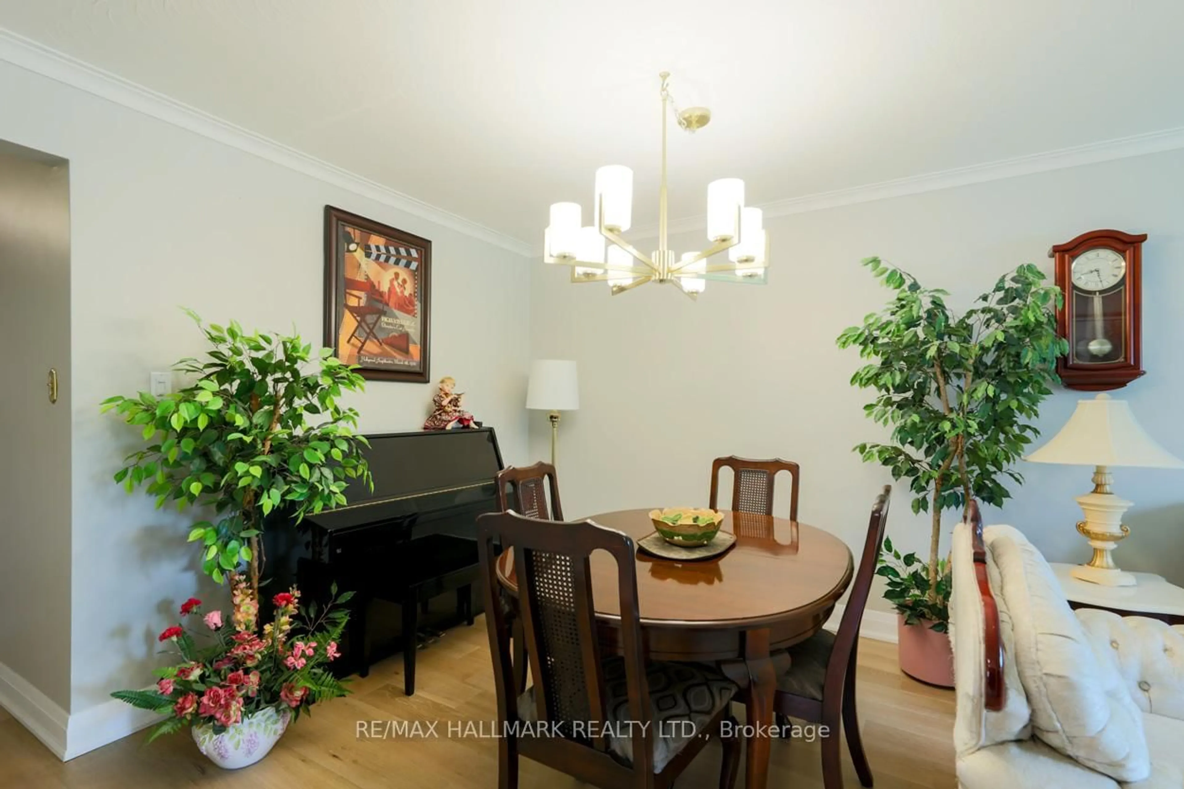 Dining room, wood/laminate floor for 118 Newport Ave, Toronto Ontario M1L 1J5