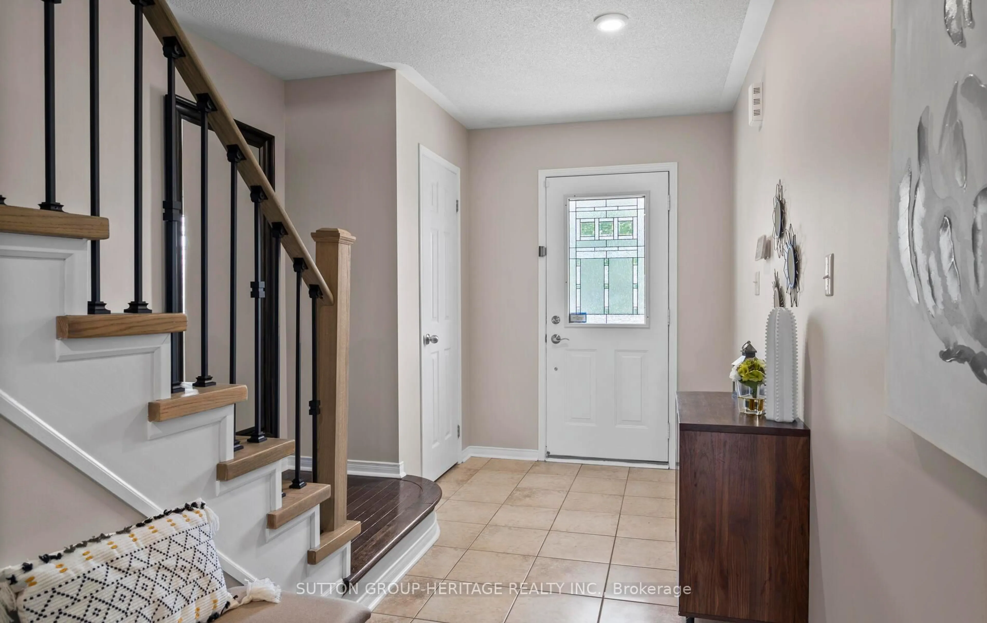 Indoor entryway for 4 Vessel Cres, Toronto Ontario M1C 5K7