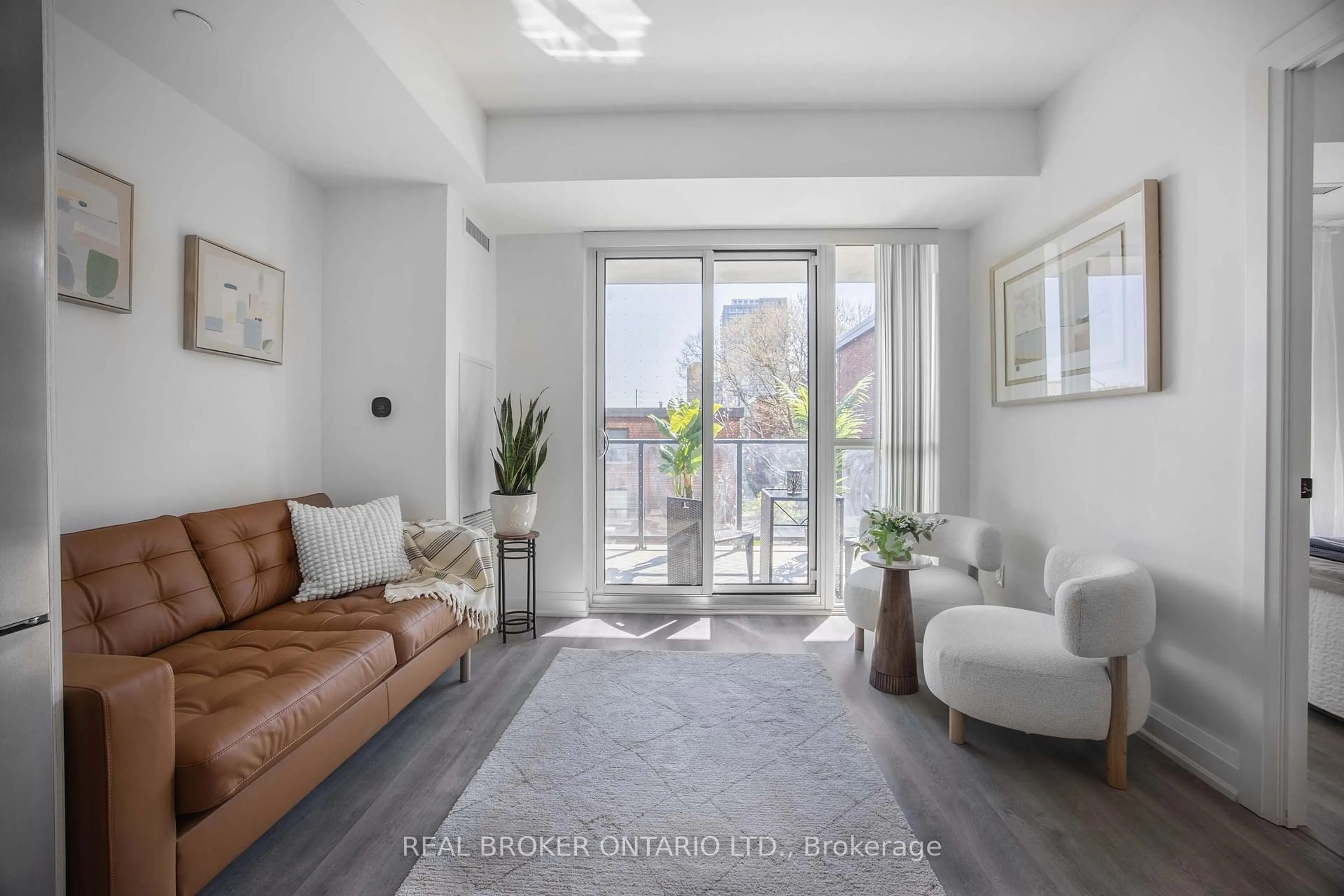 Indoor entryway for 2369 Danforth Ave #210, Toronto Ontario M4C 0B1