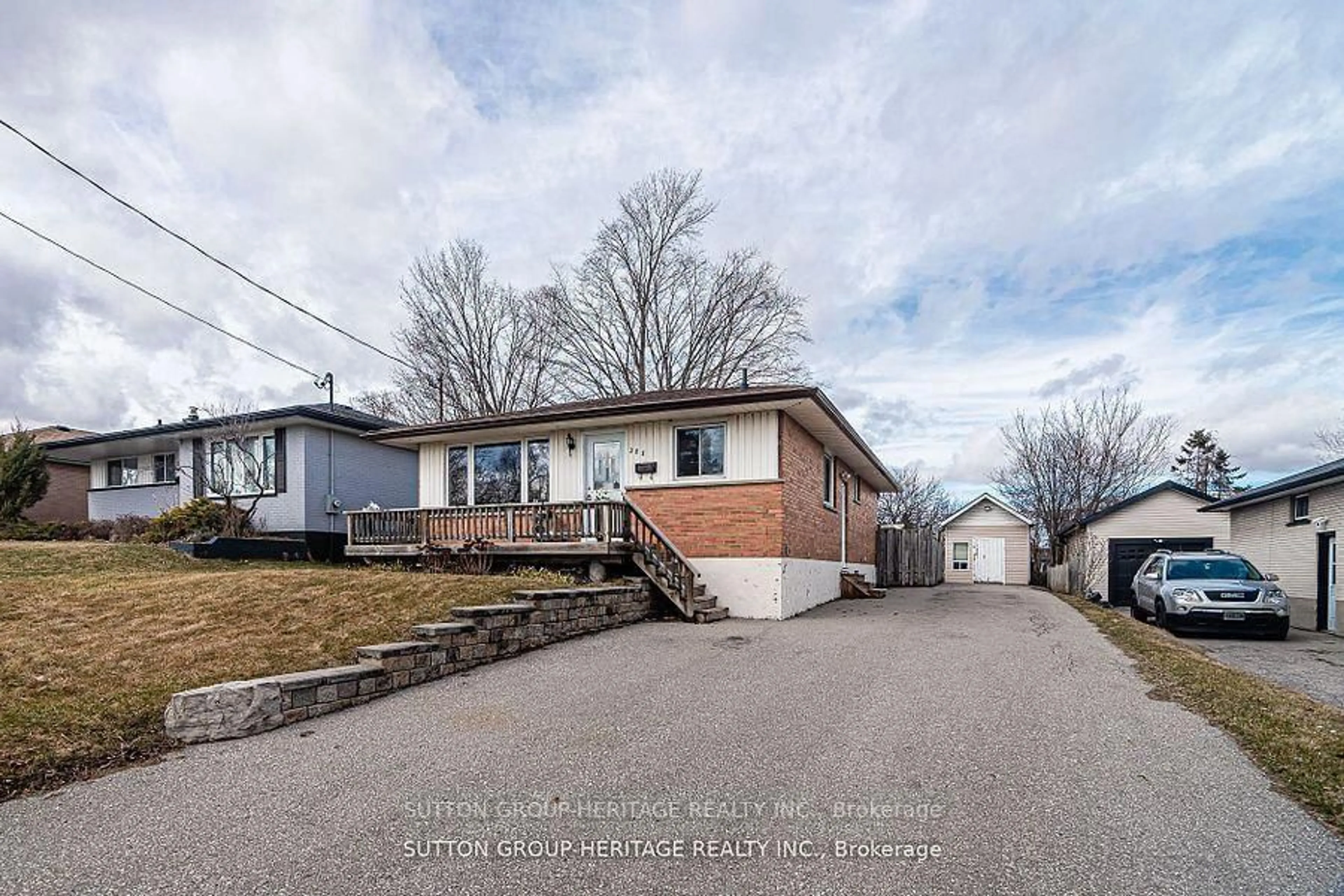 A pic from outside/outdoor area/front of a property/back of a property/a pic from drone, street for 388 Wolfe St, Oshawa Ontario L1H 3V1