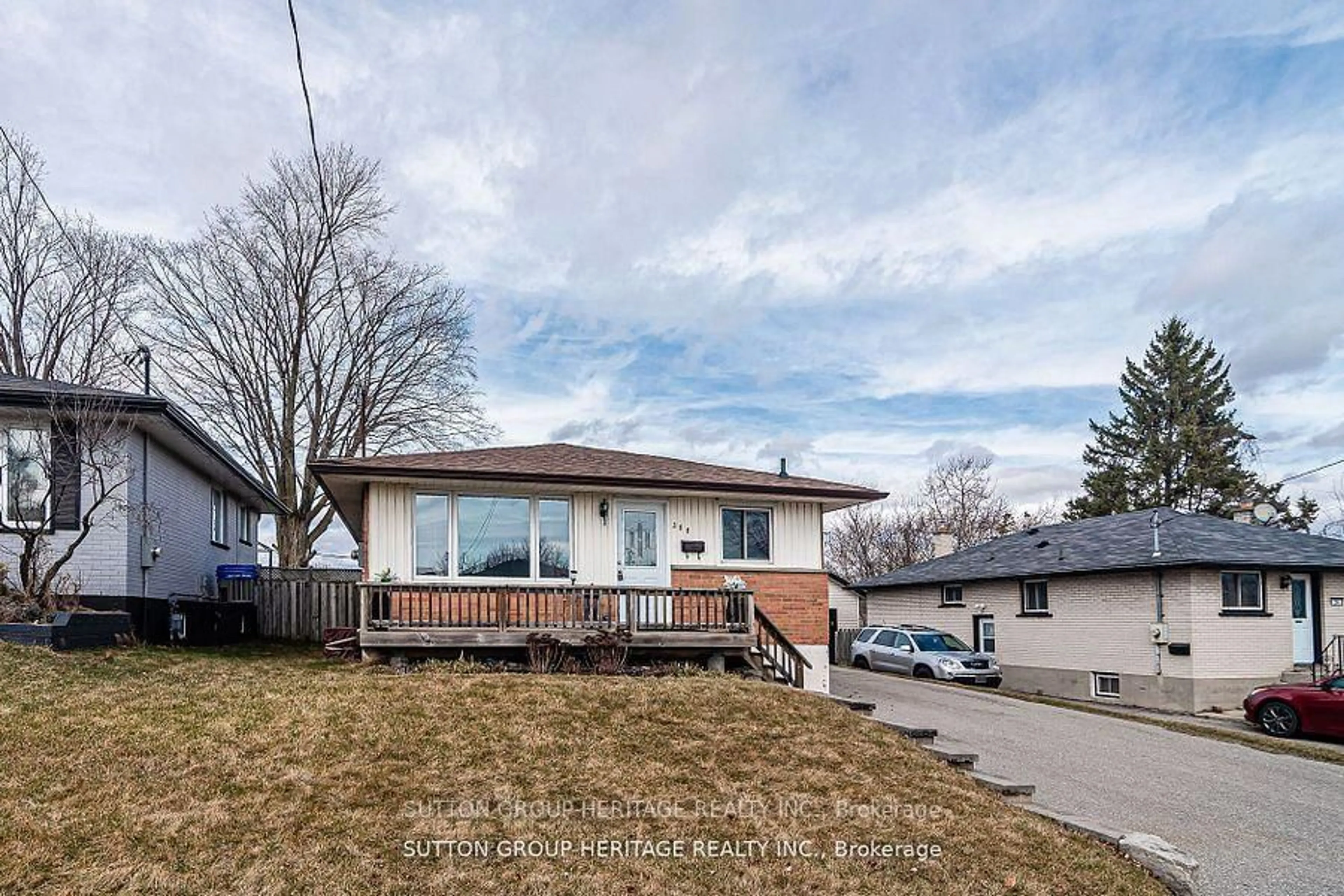 A pic from outside/outdoor area/front of a property/back of a property/a pic from drone, street for 388 Wolfe St, Oshawa Ontario L1H 3V1