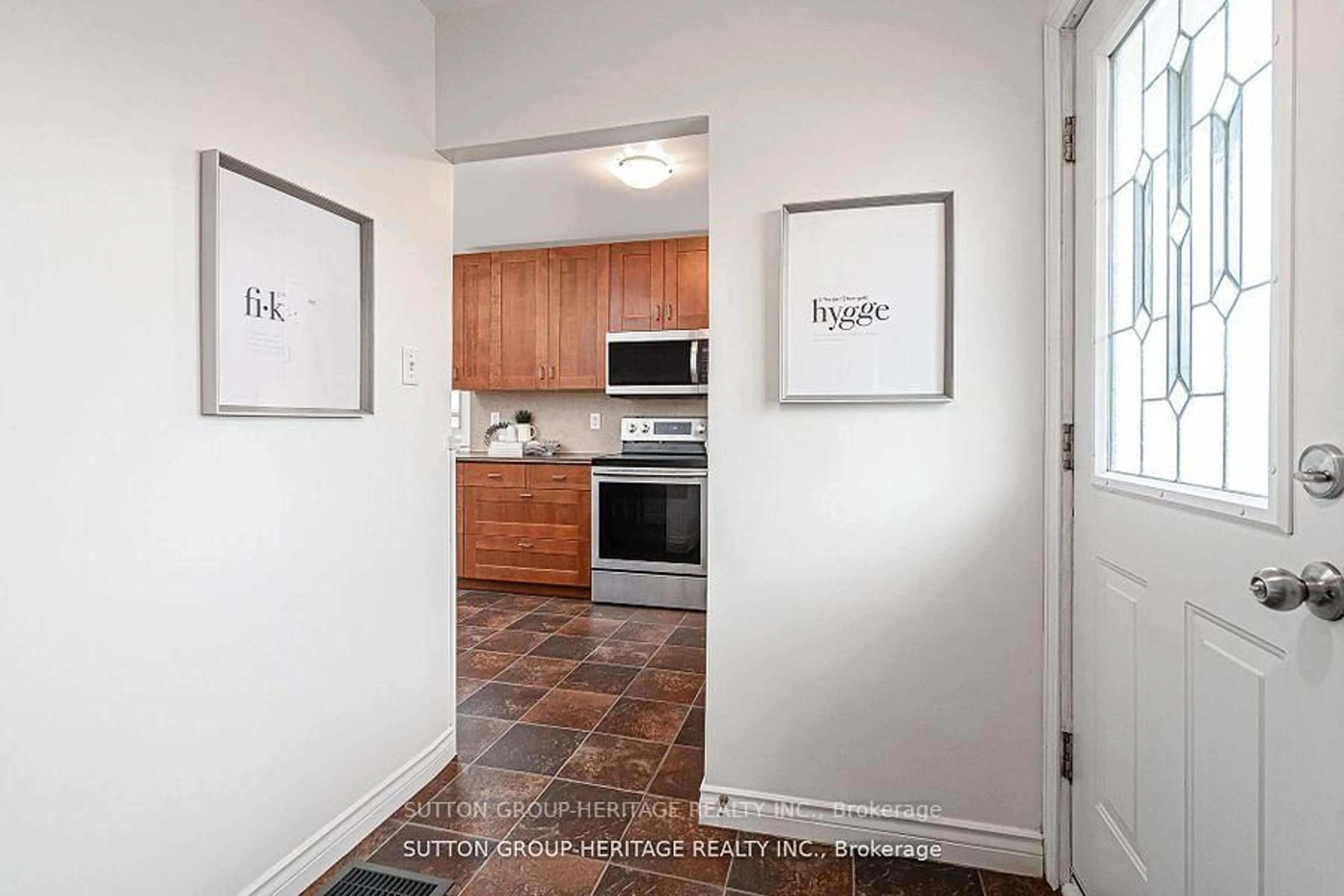 Standard kitchen, ceramic/tile floor for 388 Wolfe St, Oshawa Ontario L1H 3V1