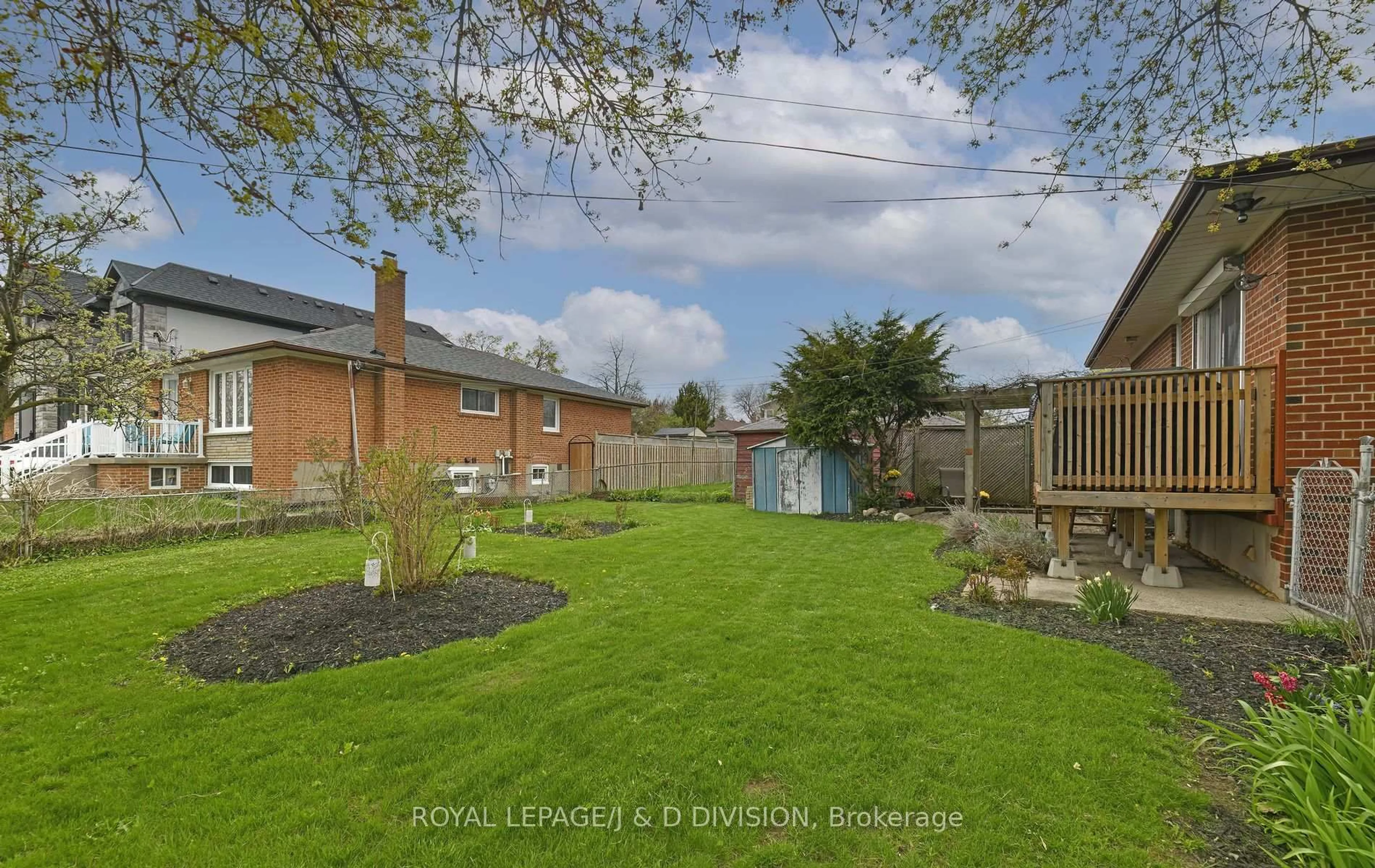 A pic from outside/outdoor area/front of a property/back of a property/a pic from drone, street for 19 Brian Ave, Toronto Ontario M1R 3J1