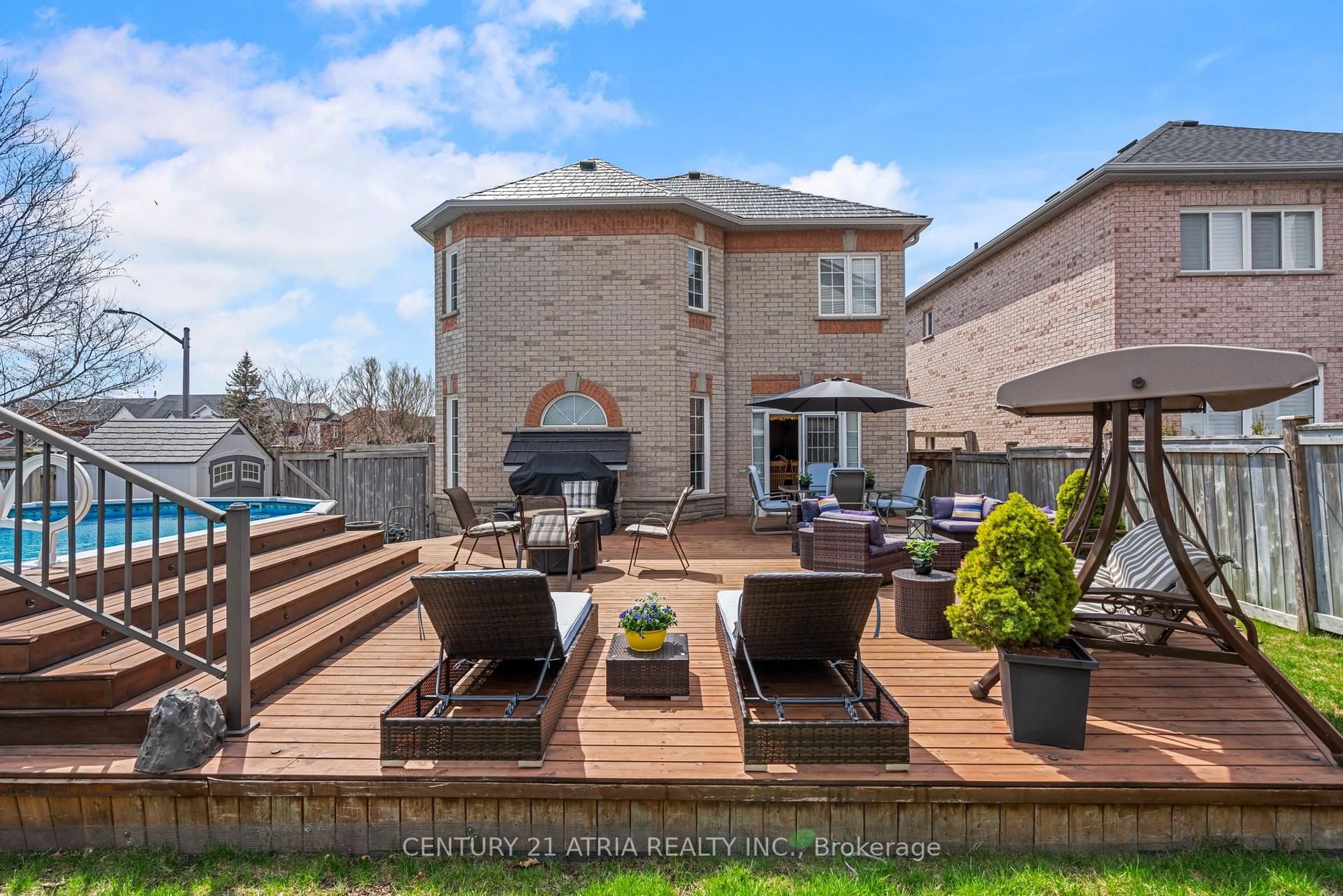 Patio, unknown for 1 Carlinds Dr, Whitby Ontario L1R 3C2