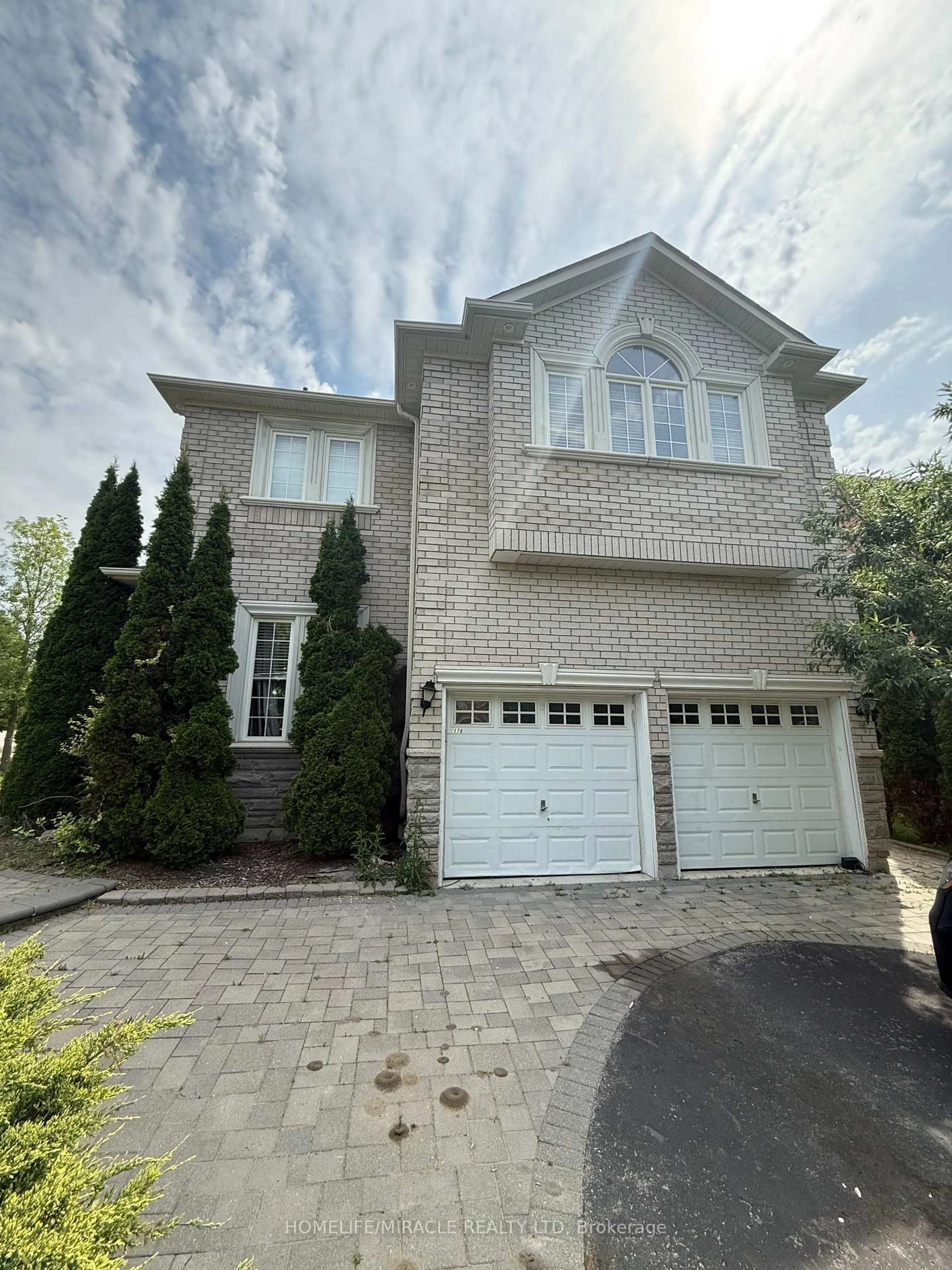 Home with brick exterior material, street for 176 Tormina Blvd, Whitby Ontario L3R 3R5