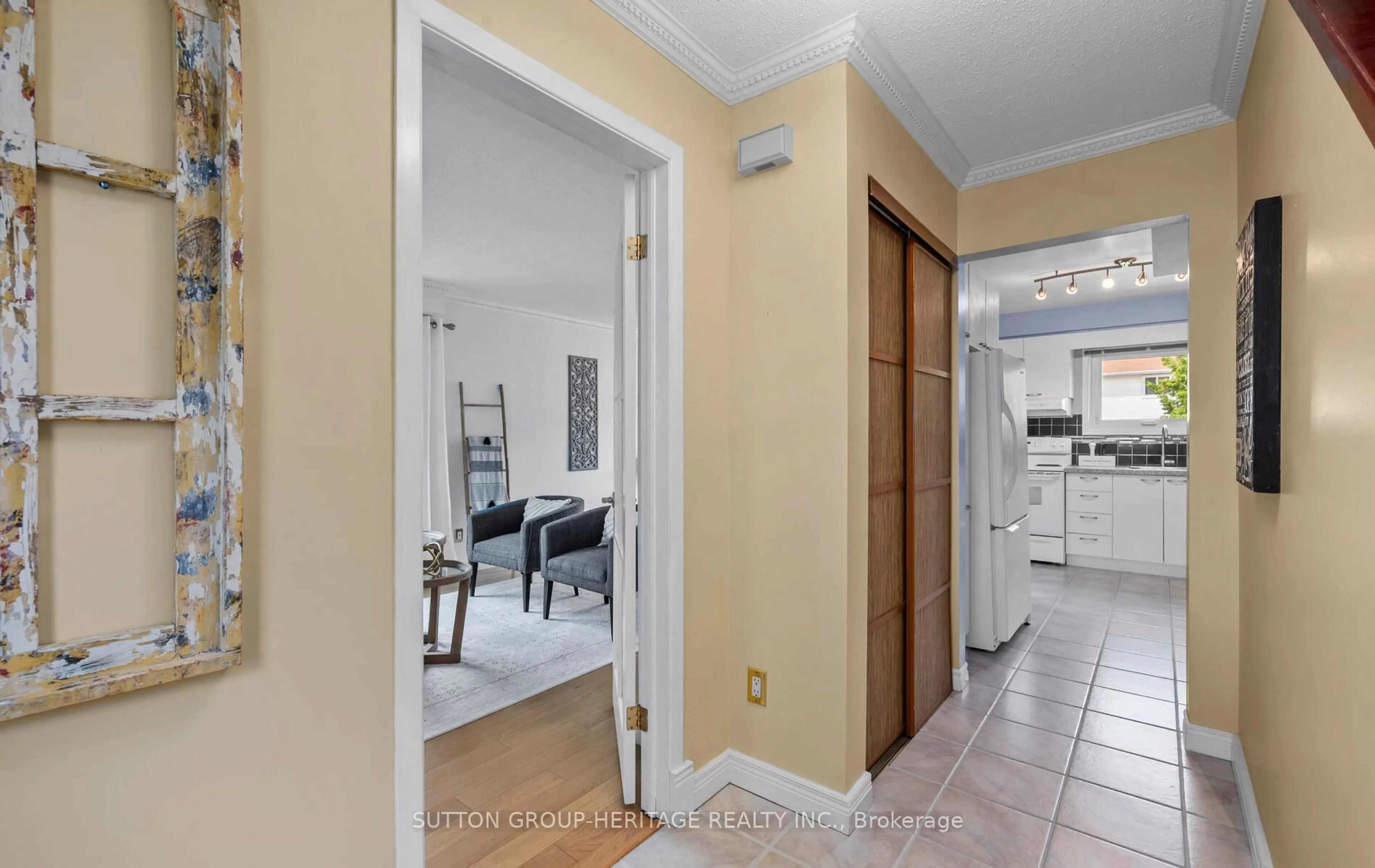 Indoor entryway for 61 Kipling Cres, Ajax Ontario L1S 5A3
