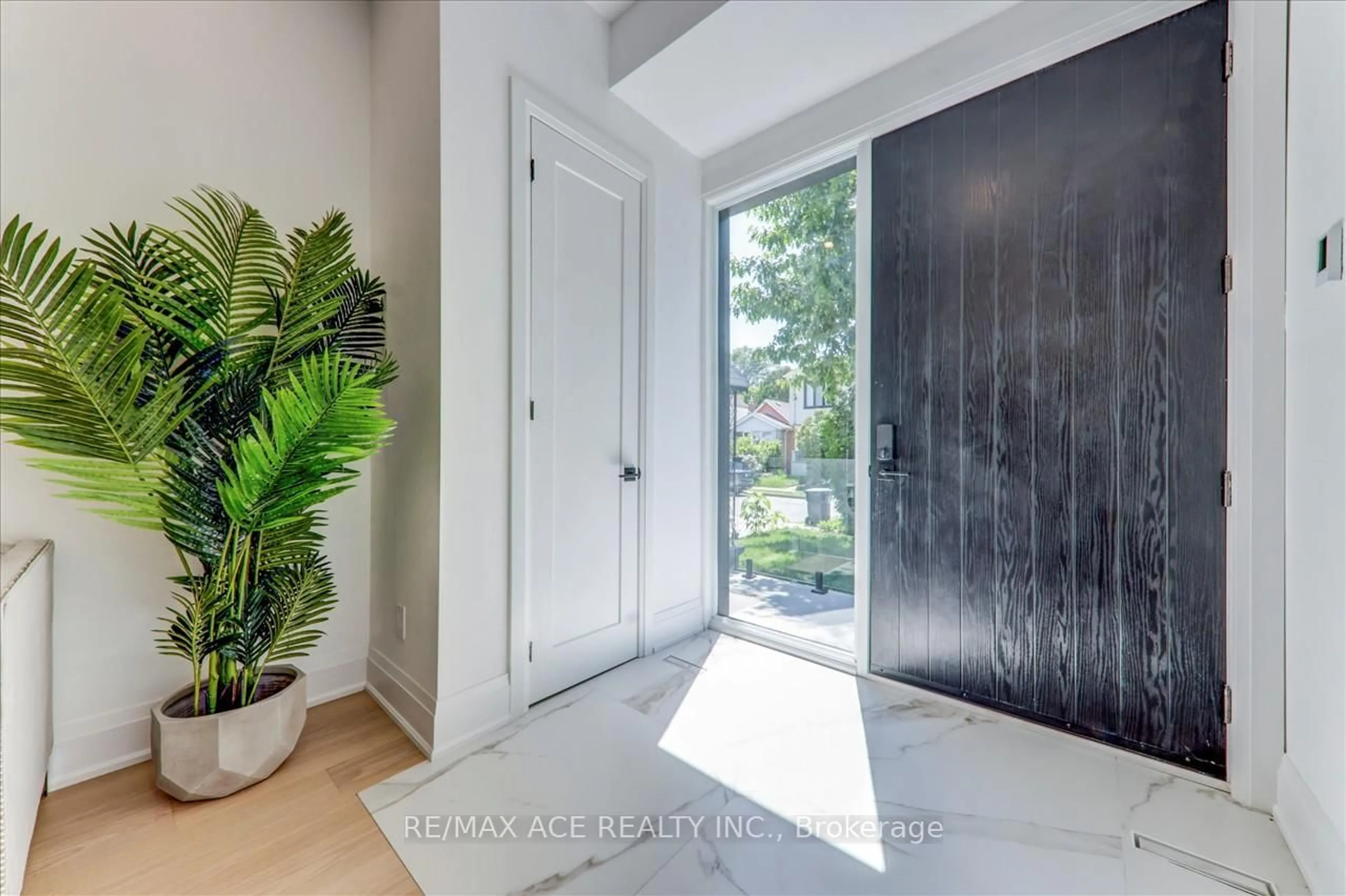 Indoor entryway for 153 King Edward Ave, Toronto Ontario M4C 5J7