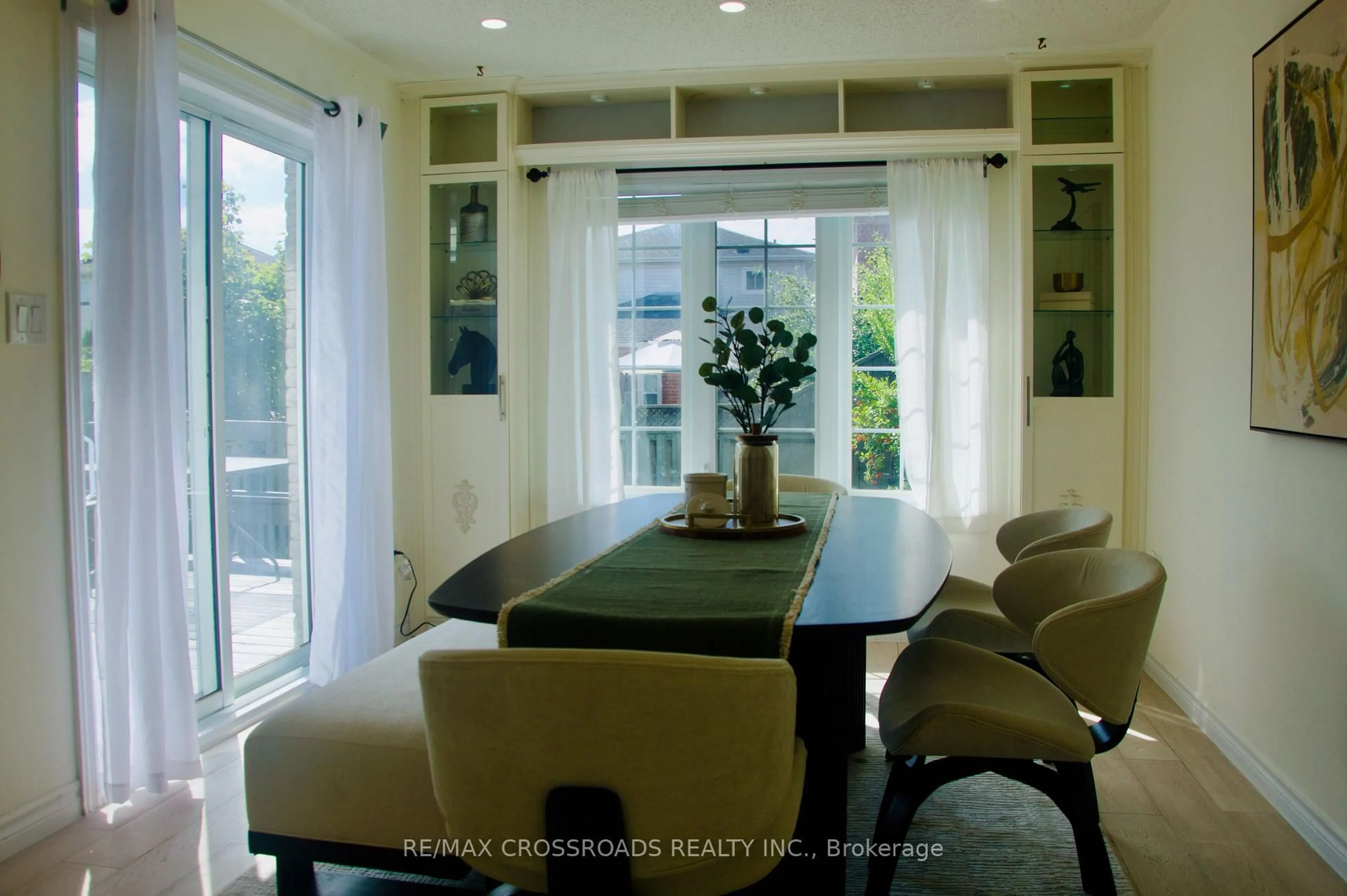 Dining room, ceramic/tile floor for 33 John Walter Cres, Clarington Ontario L1E 2W6