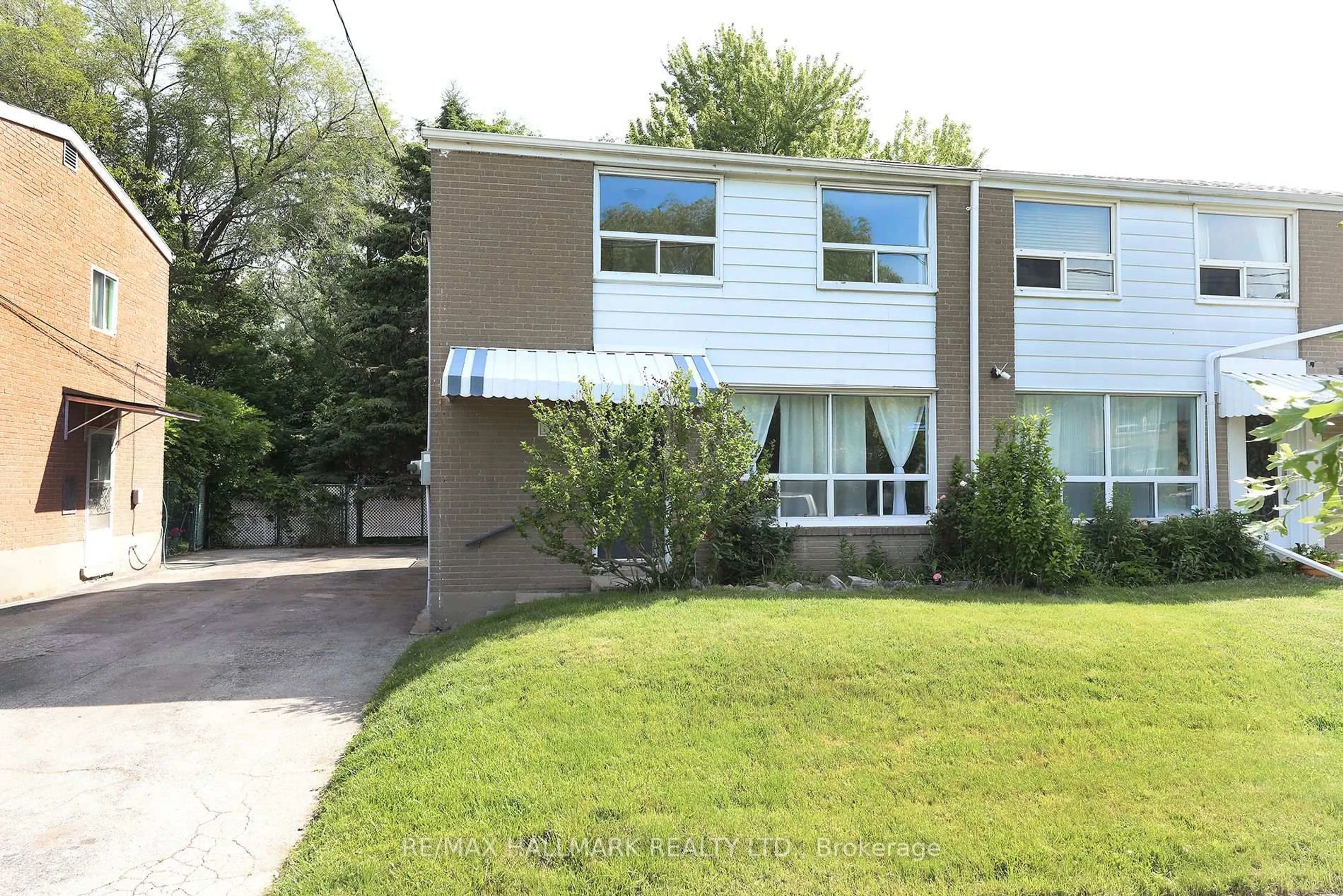 Home with vinyl exterior material, street for 152 Woodfern Dr, Toronto Ontario M1K 2L5