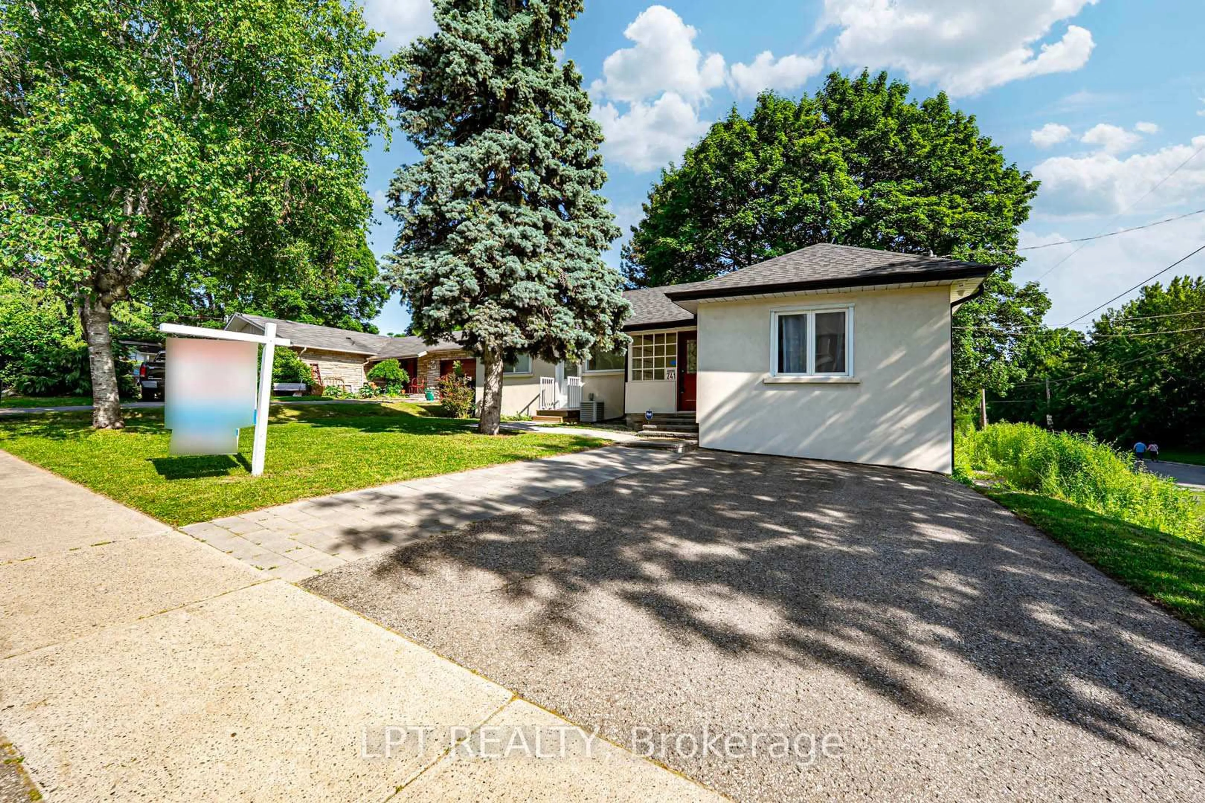 A pic from outside/outdoor area/front of a property/back of a property/a pic from drone, street for 741 King St, Oshawa Ontario L1H 1H1
