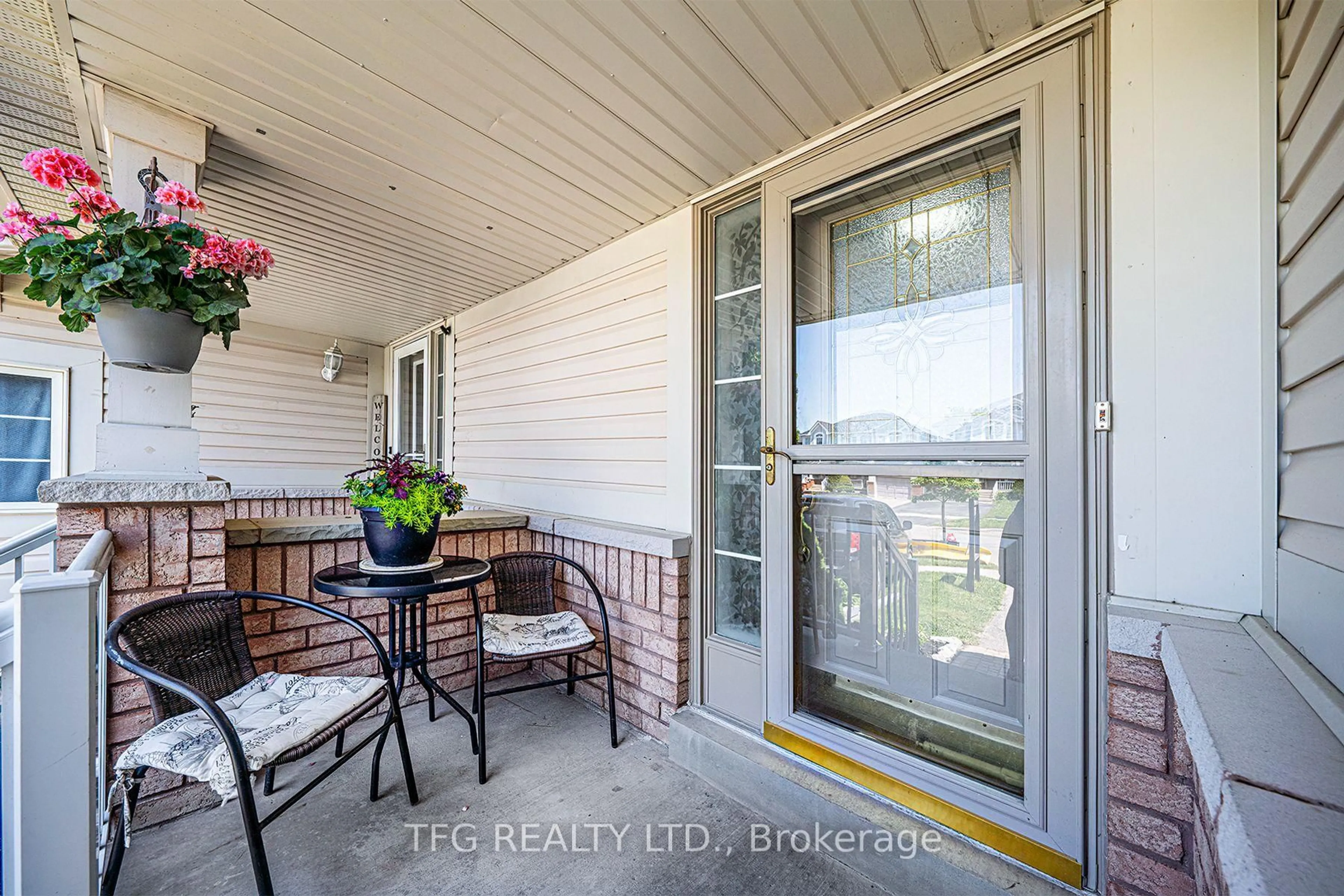 Indoor entryway for 165 Scottsdale Dr, Clarington Ontario L1C 5L3