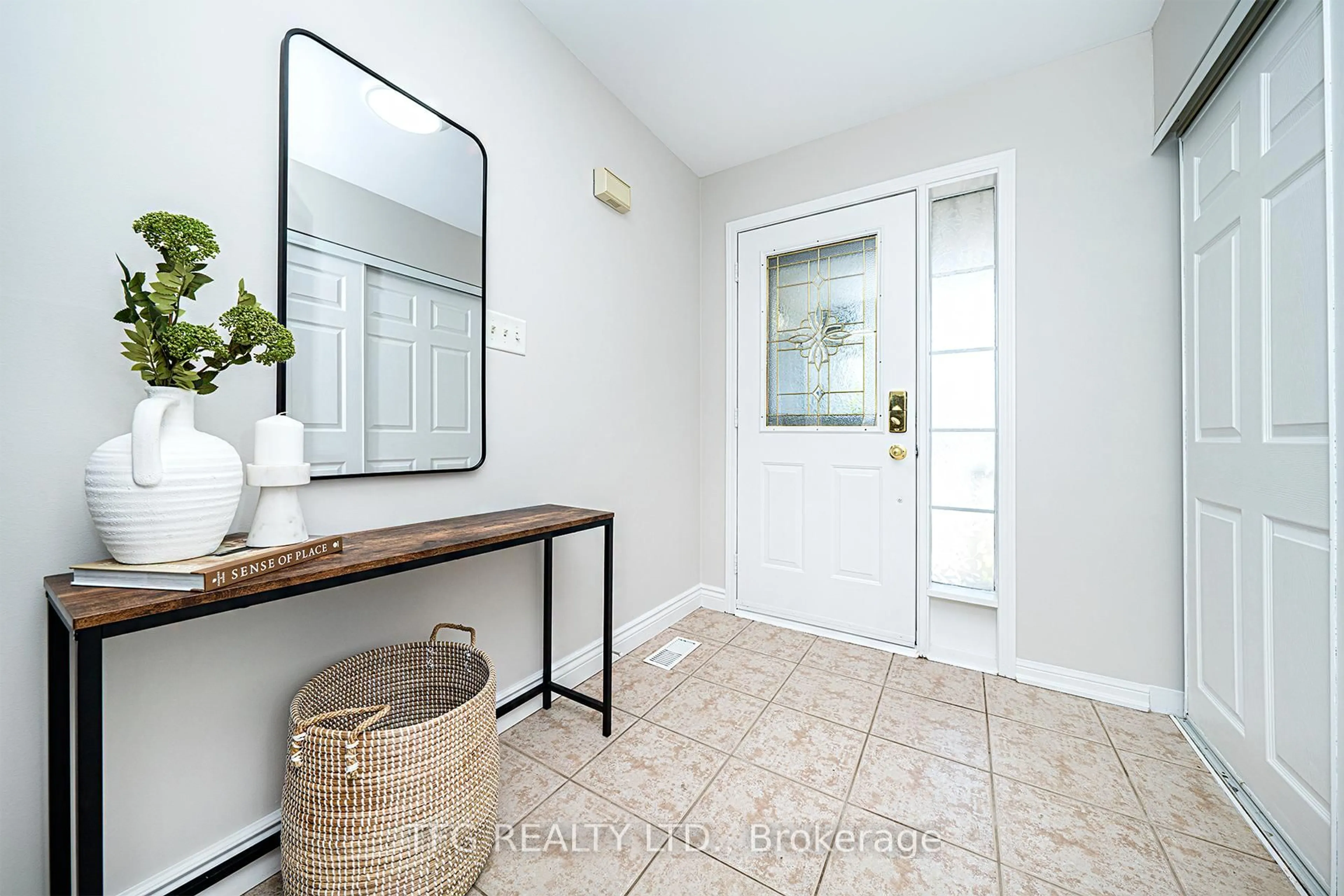 Indoor entryway for 165 Scottsdale Dr, Clarington Ontario L1C 5L3