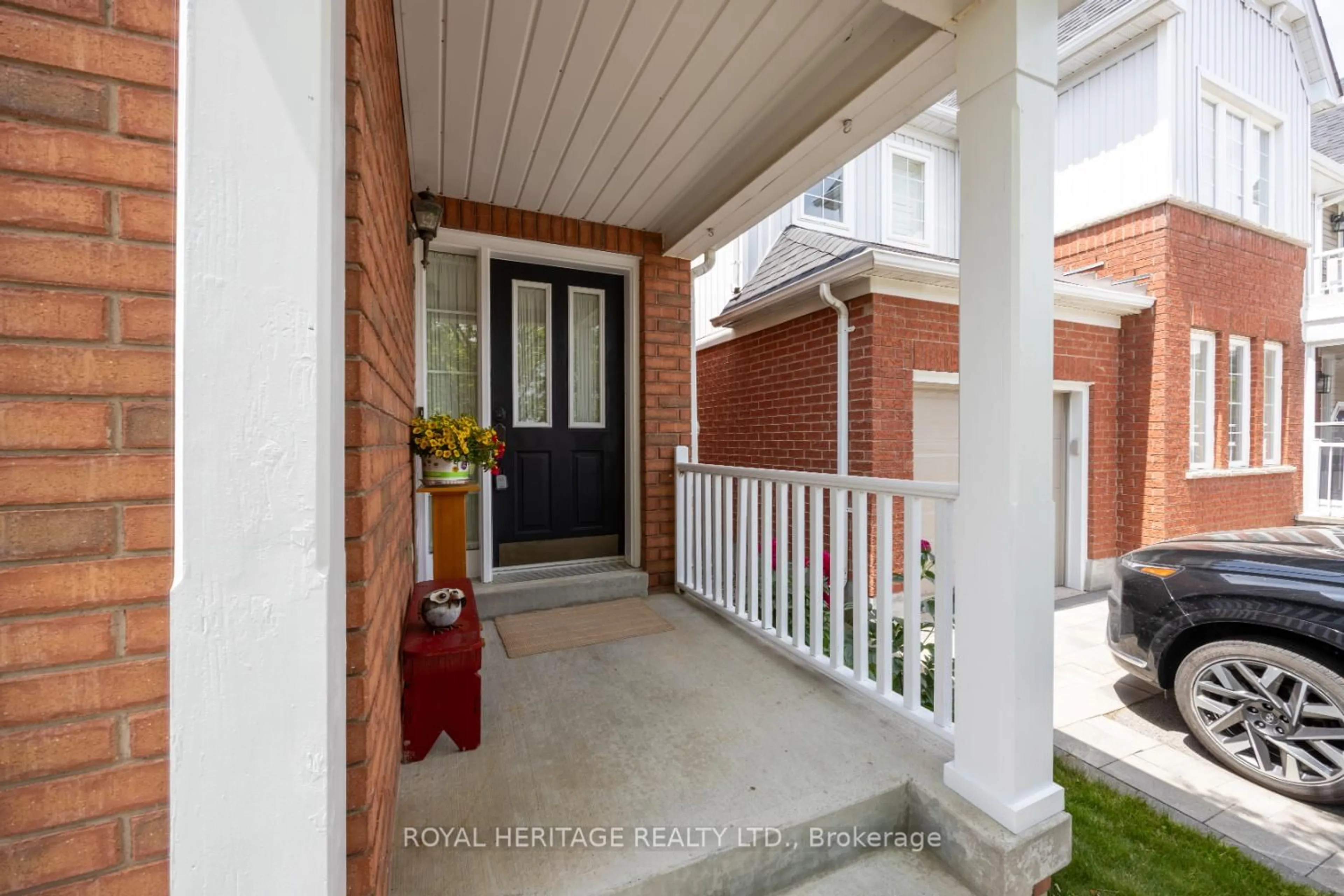 Indoor entryway for 1470 Bridgeport St, Oshawa Ontario L1K 2P5
